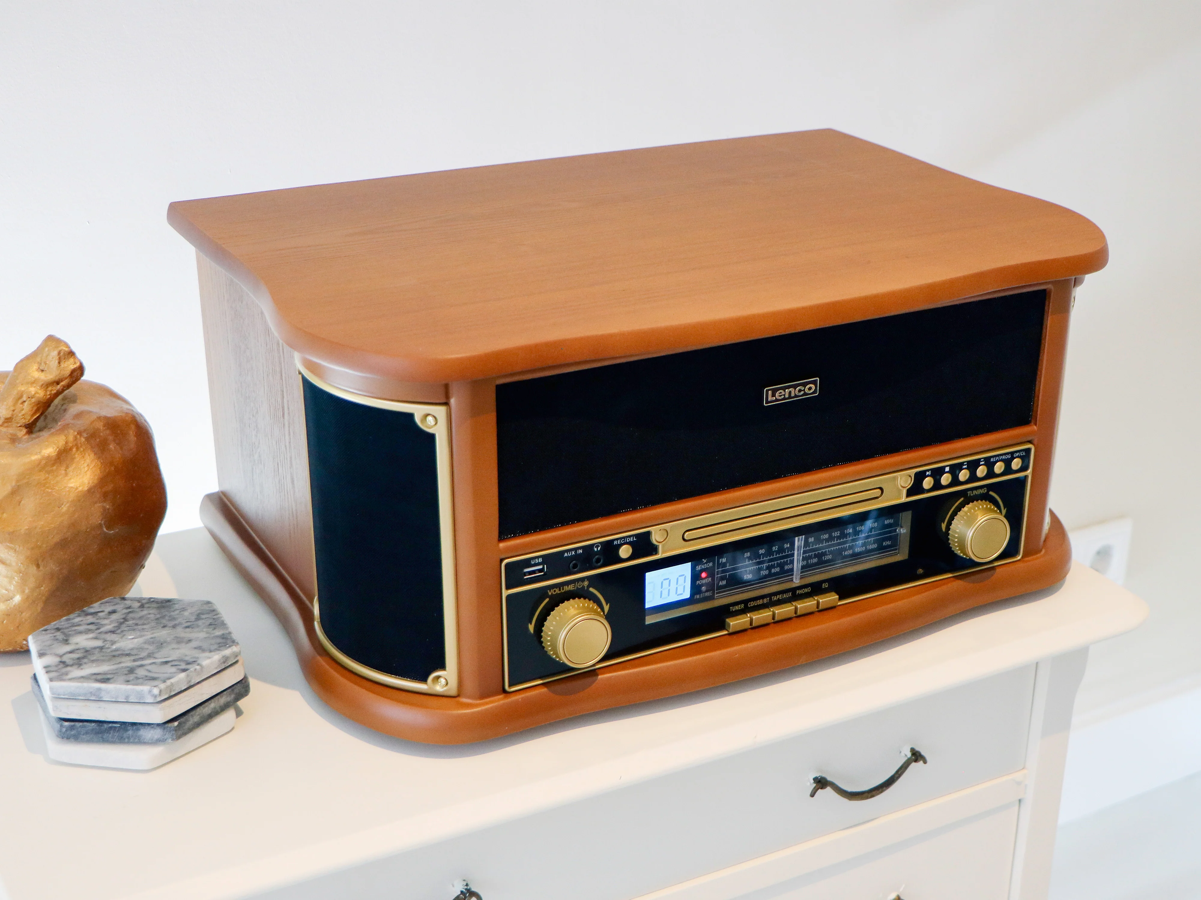 Classic Phono TCD-2551WD - Platine vinyle rétro en bois avec Bluetooth®, radio AM/FM, encodage USB, lecteur CD, lecteur de cassette et haut-parleurs intégrés - Bois - Image 13