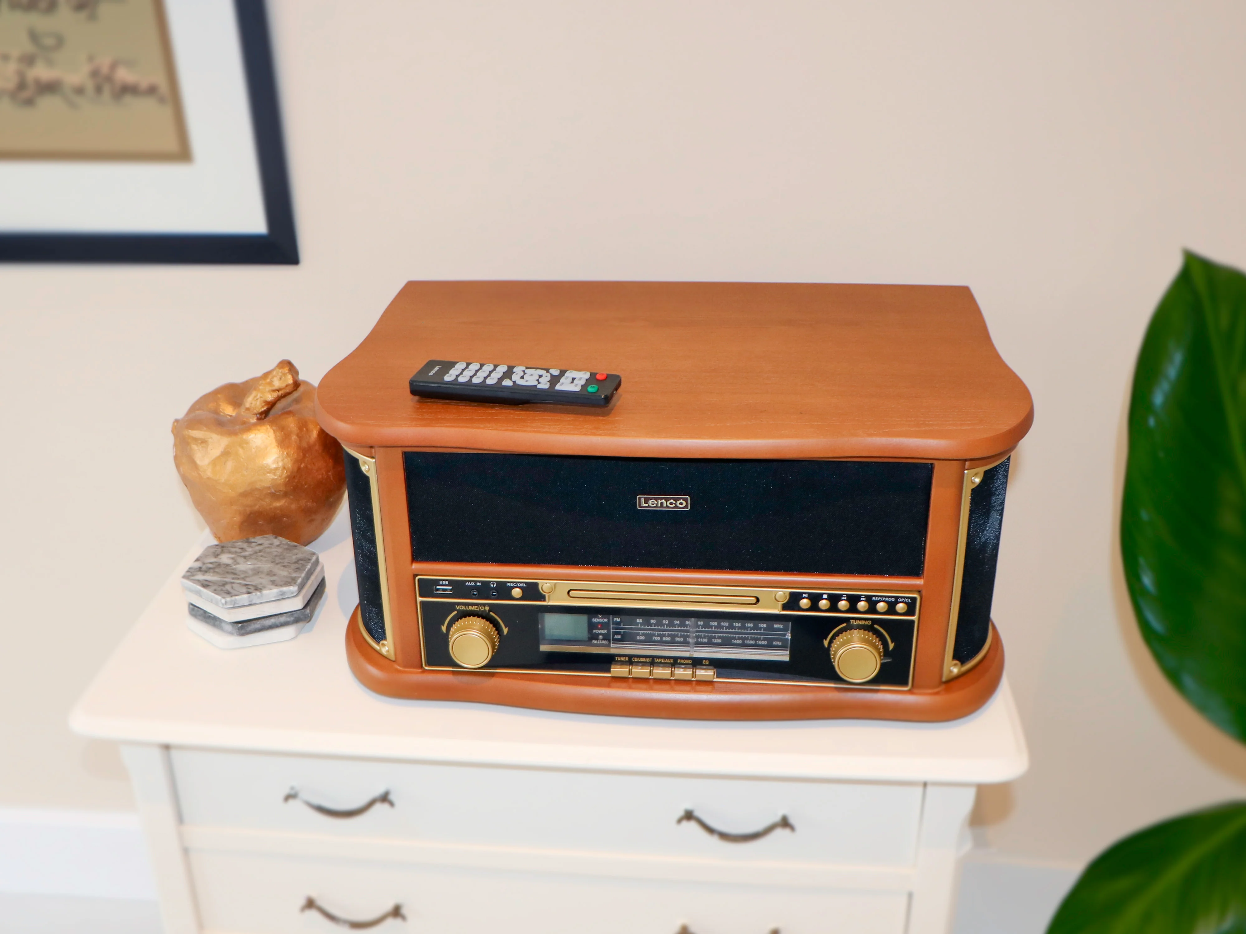 Classic Phono TCD-2551WD - Platine vinyle rétro en bois avec Bluetooth®, radio AM/FM, encodage USB, lecteur CD, lecteur de cassette et haut-parleurs intégrés - Bois - Image 14