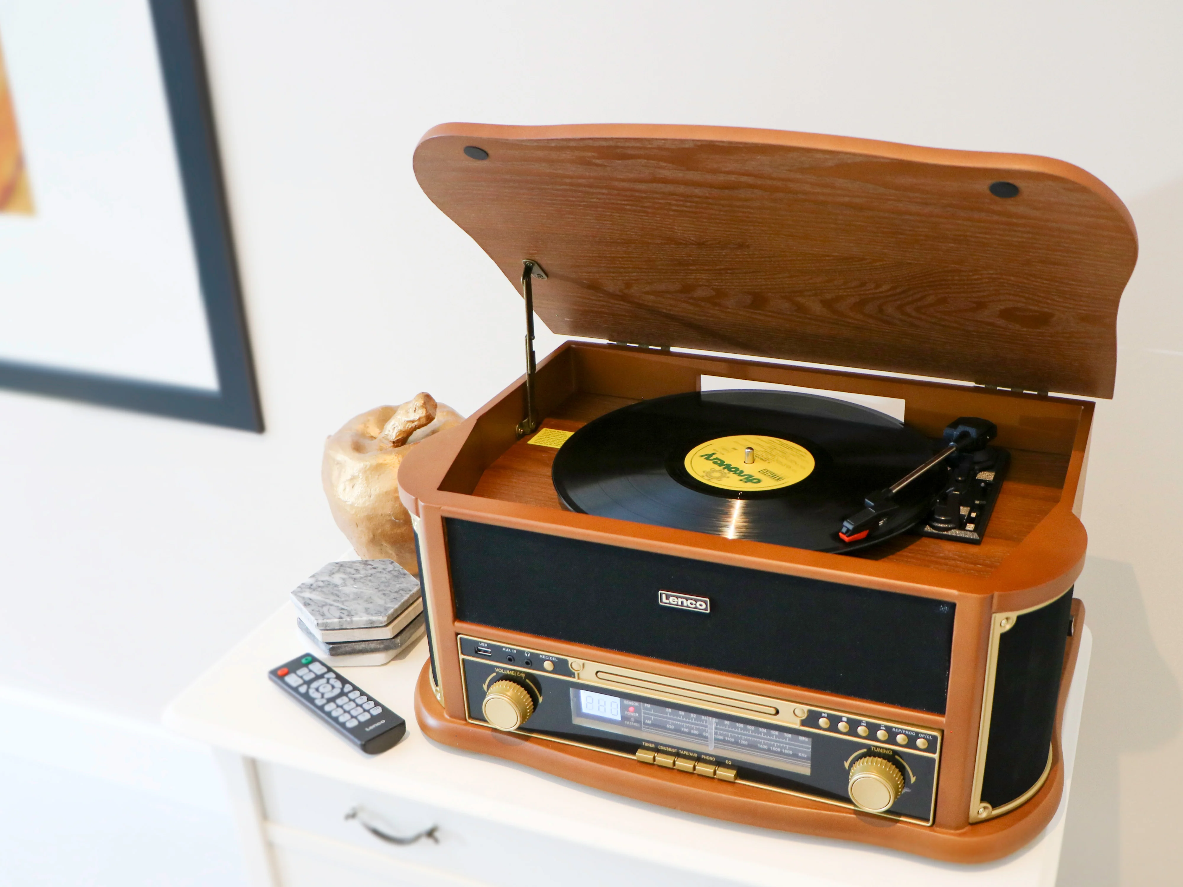 Classic Phono TCD-2551WD - Platine vinyle rétro en bois avec Bluetooth®, radio AM/FM, encodage USB, lecteur CD, lecteur de cassette et haut-parleurs intégrés - Bois - Image 16