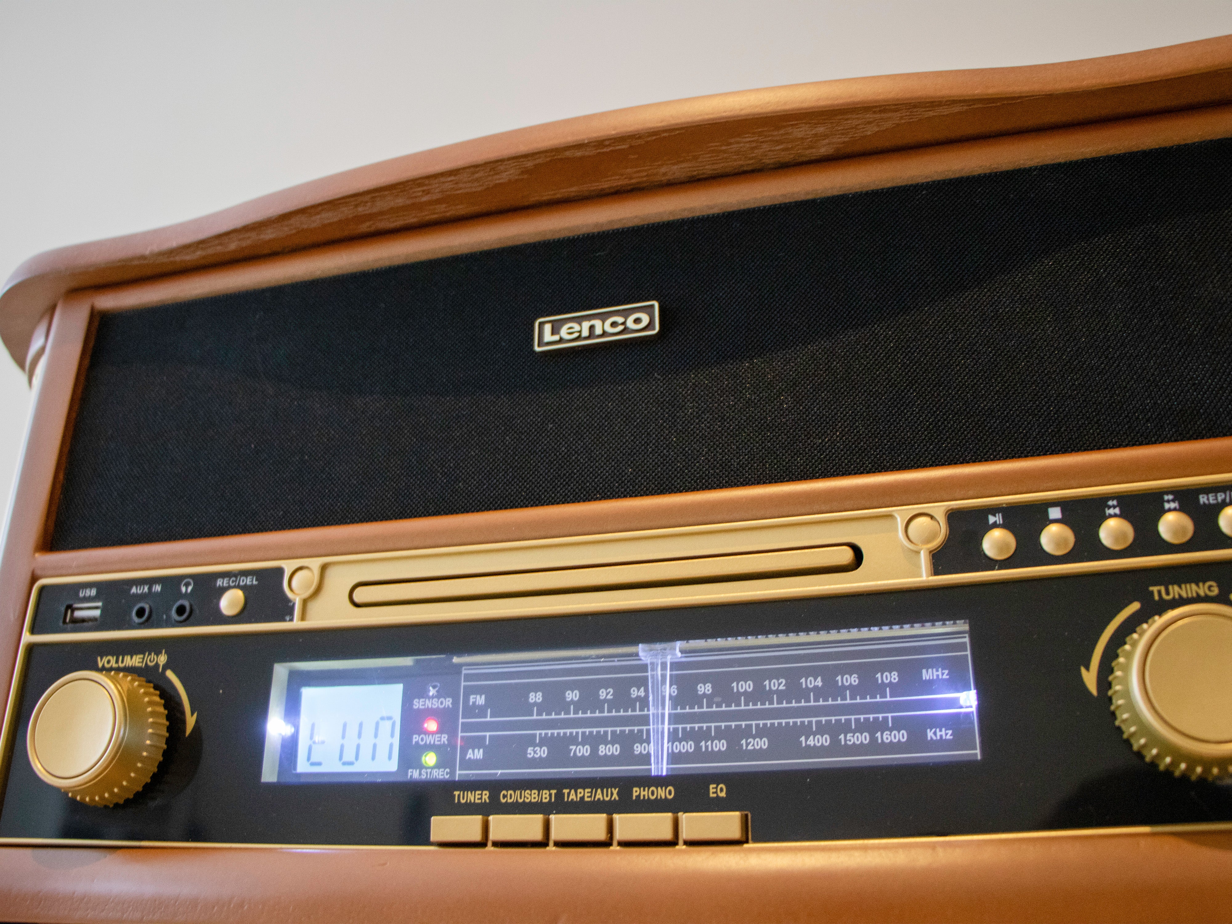 Classic Phono TCD-2551WD - Platine vinyle rétro en bois avec Bluetooth®, radio AM/FM, encodage USB, lecteur CD, lecteur de cassette et haut-parleurs intégrés - Bois - Image 19