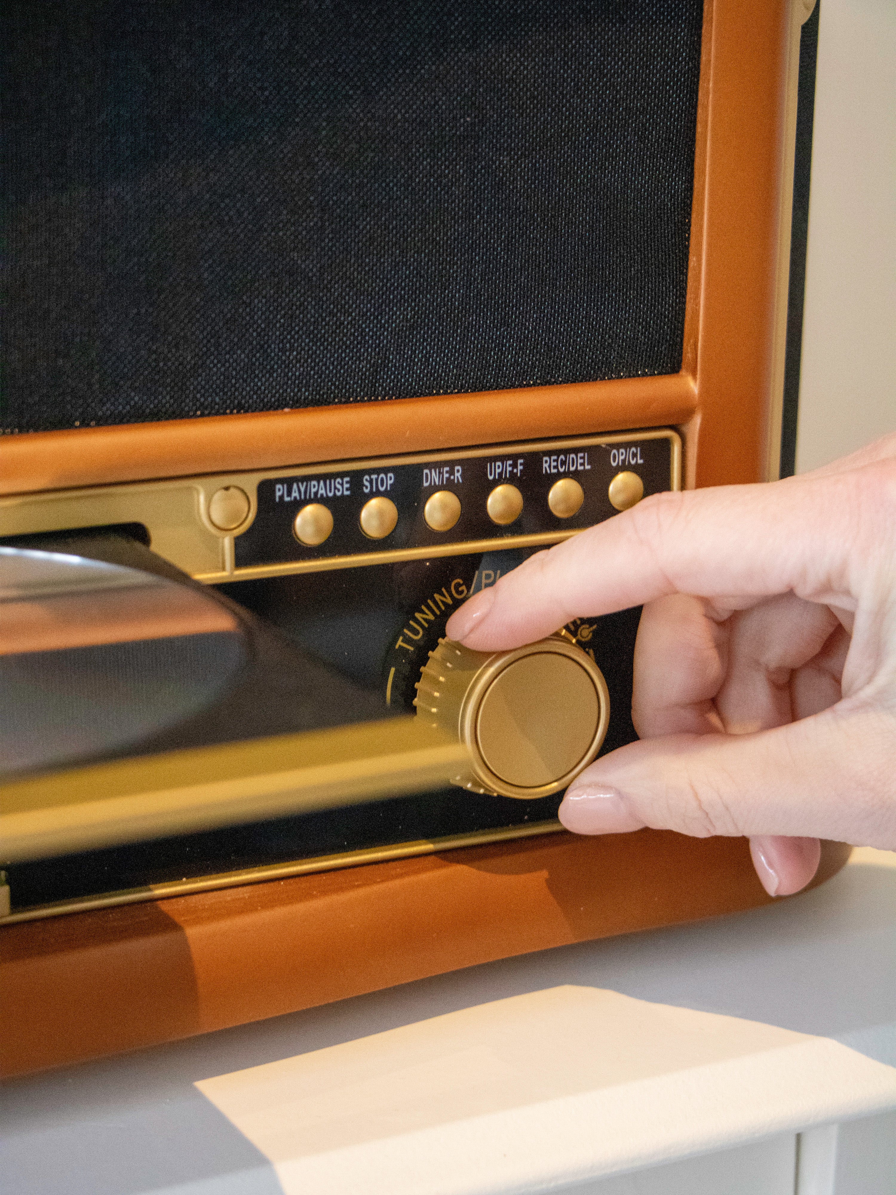 Classic Phono TCD-2571WD - Platine vinyle rétro en bois avec Bluetooth®, radio DAB+/FM, encodage USB, lecteur CD, lecteur de cassette et haut-parleurs intégrés - Bois - Image 11