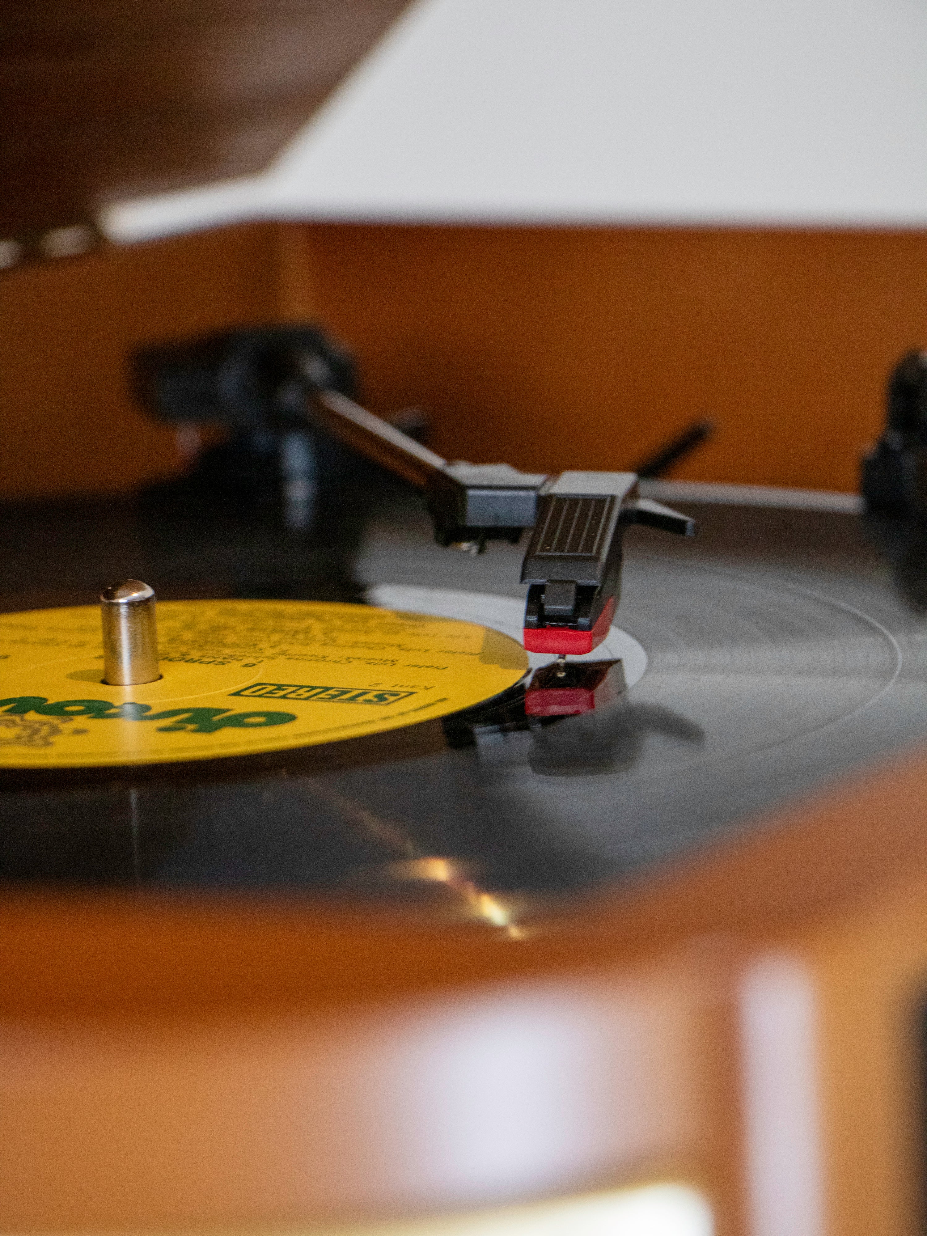 Classic Phono TCD-2571WD - Platine vinyle rétro en bois avec Bluetooth®, radio DAB+/FM, encodage USB, lecteur CD, lecteur de cassette et haut-parleurs intégrés - Bois - Image 15
