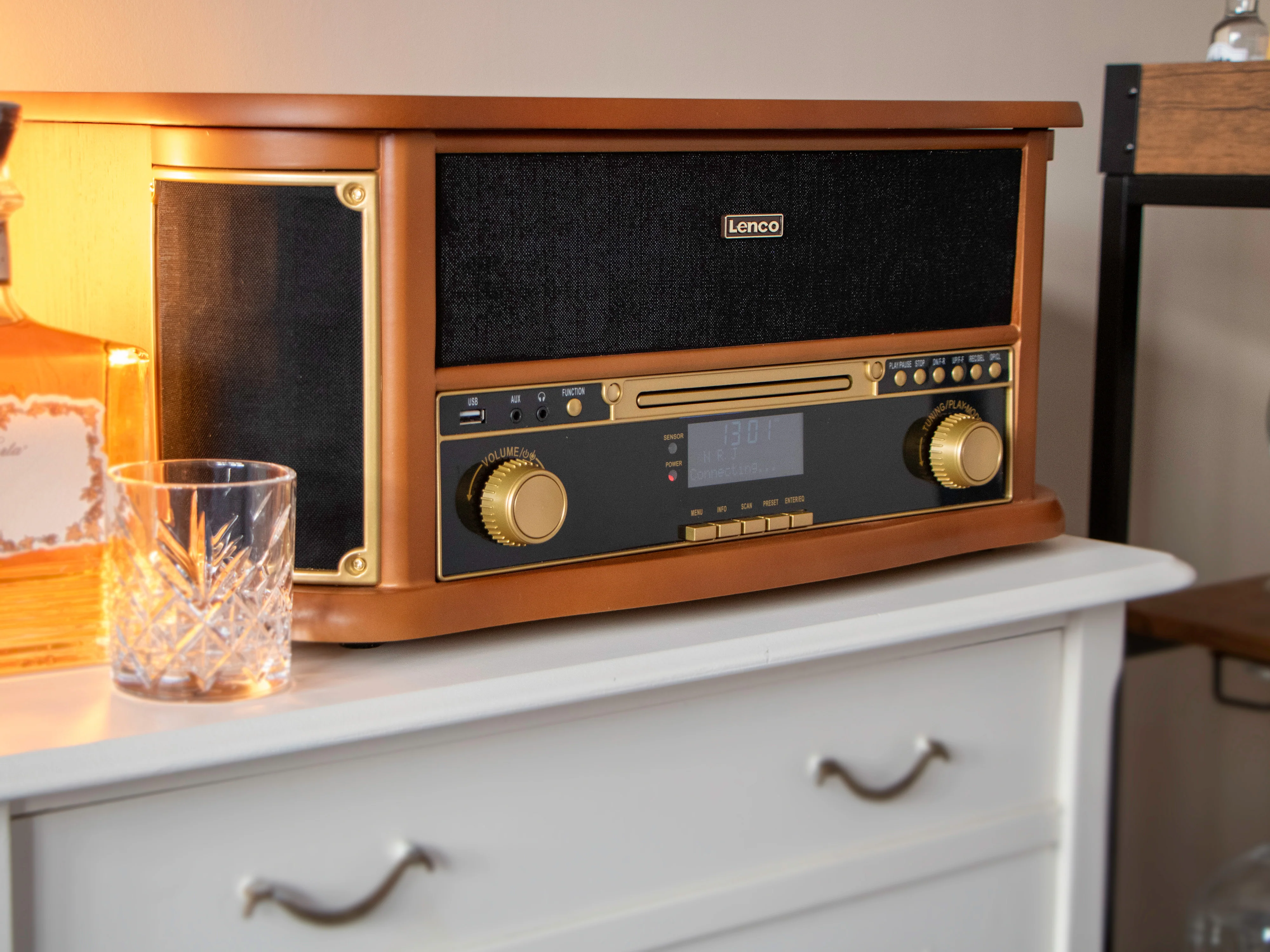 Classic Phono TCD-2571WD - Platine vinyle rétro en bois avec Bluetooth®, radio DAB+/FM, encodage USB, lecteur CD, lecteur de cassette et haut-parleurs intégrés - Bois - Image 17