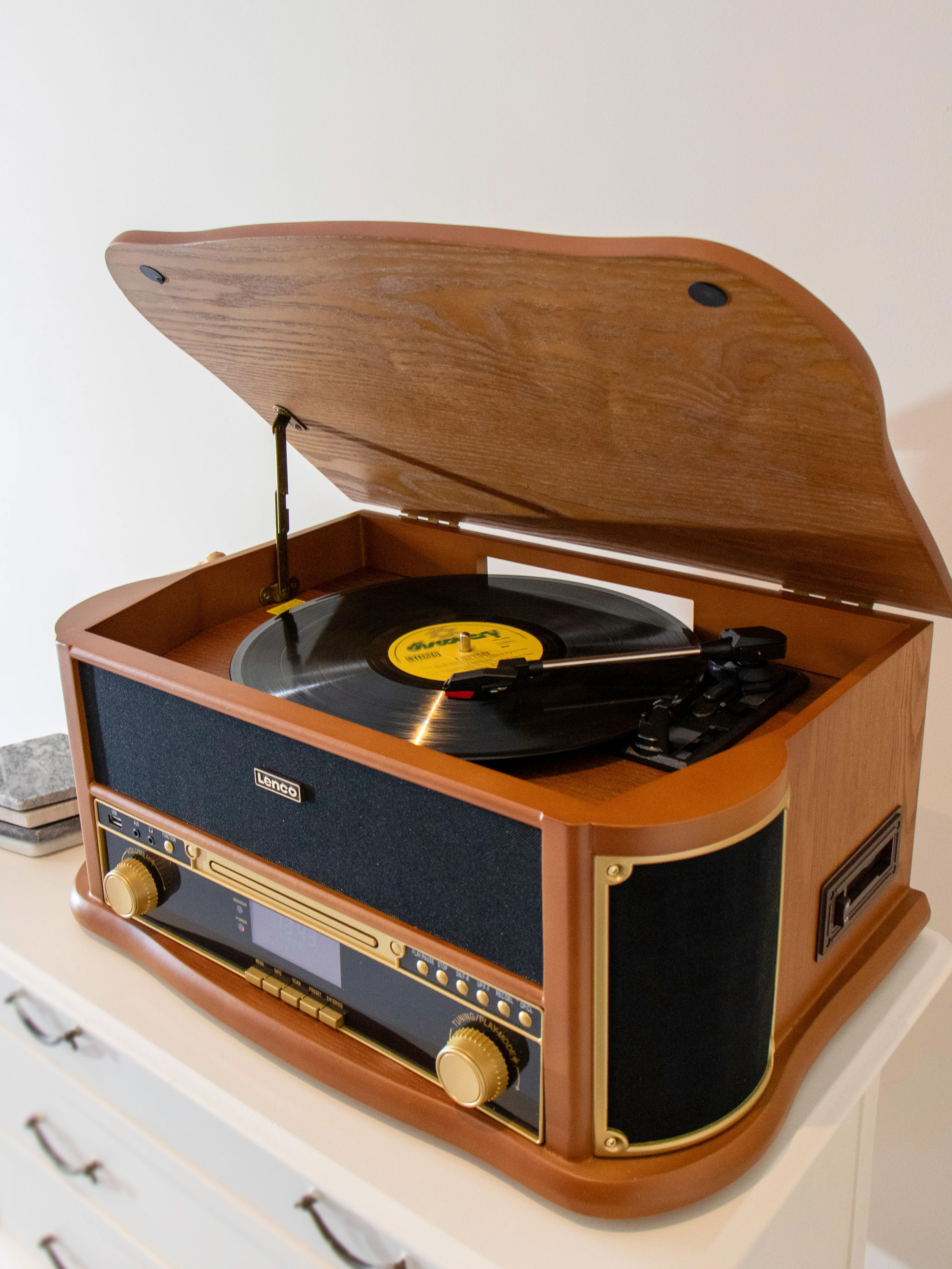 Classic Phono TCD-2571WD - Platine vinyle rétro en bois avec Bluetooth®, radio DAB+/FM, encodage USB, lecteur CD, lecteur de cassette et haut-parleurs intégrés - Bois - Image 18