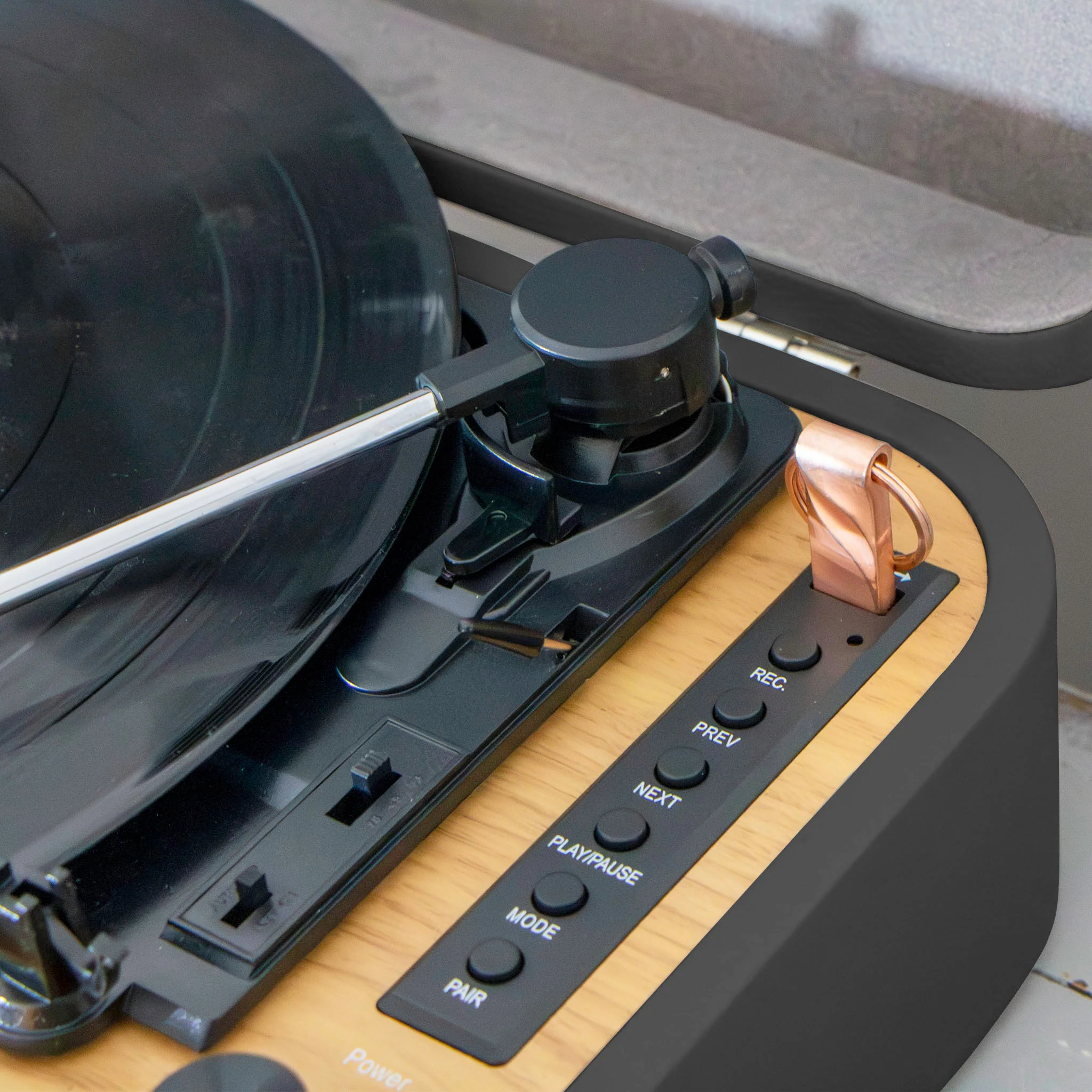 Classic Phono TT-116BK - Platine vinyle rétro Bluetooth® avec haut-parleurs intégrés - Noir - Image 8