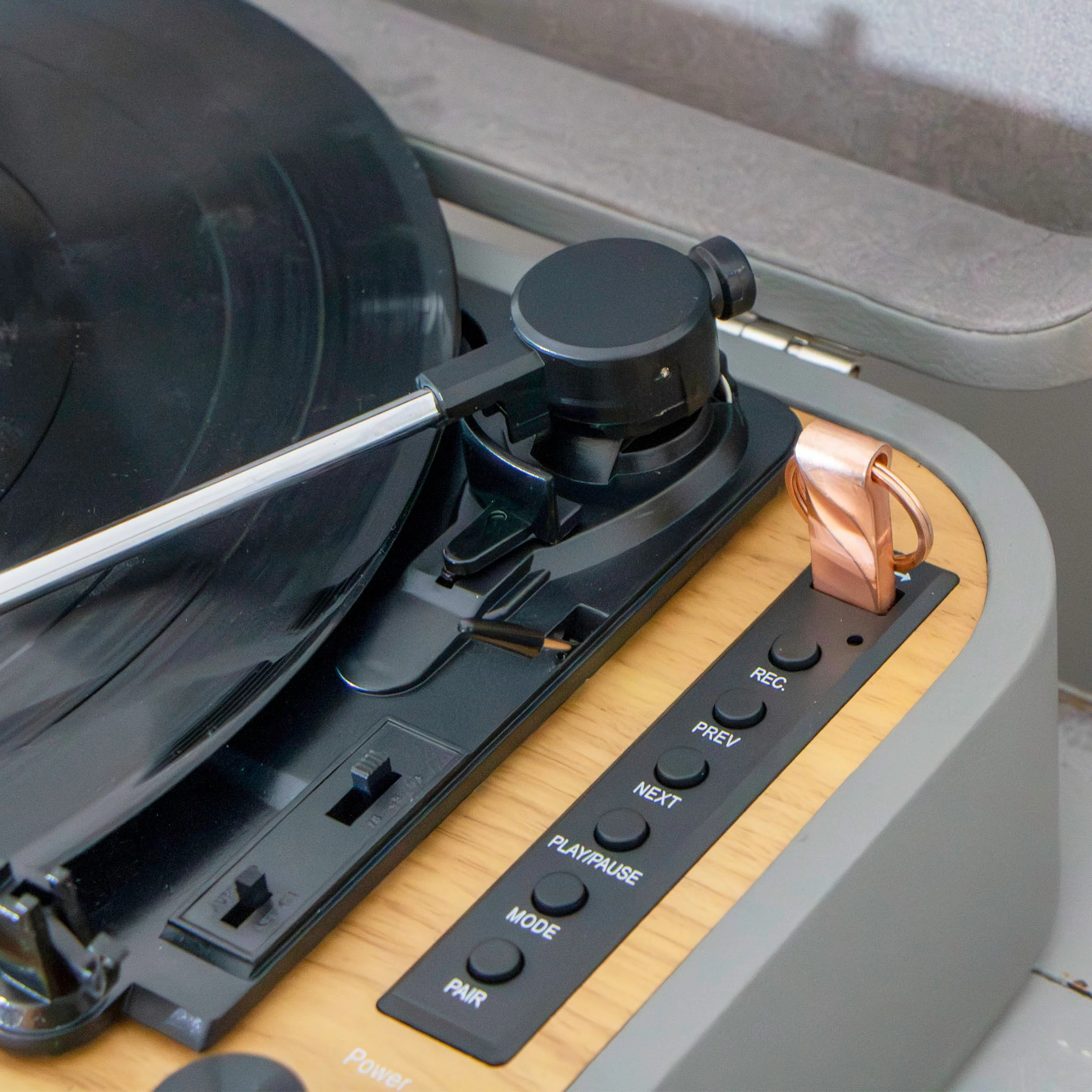 Classic Phono TT-116GY - Platine vinyle rétro Bluetooth® avec haut-parleurs intégrés - Gris - Image 11