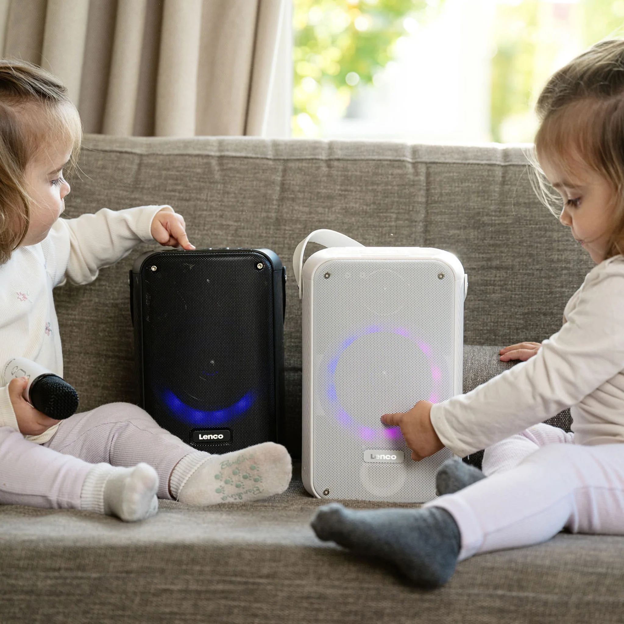 LENCO BTC-060BK - Ensemble de karaoké avec Bluetooth®, batterie rechargeable, microphone karaoké sans fil et éclairage LED disco - Image 18