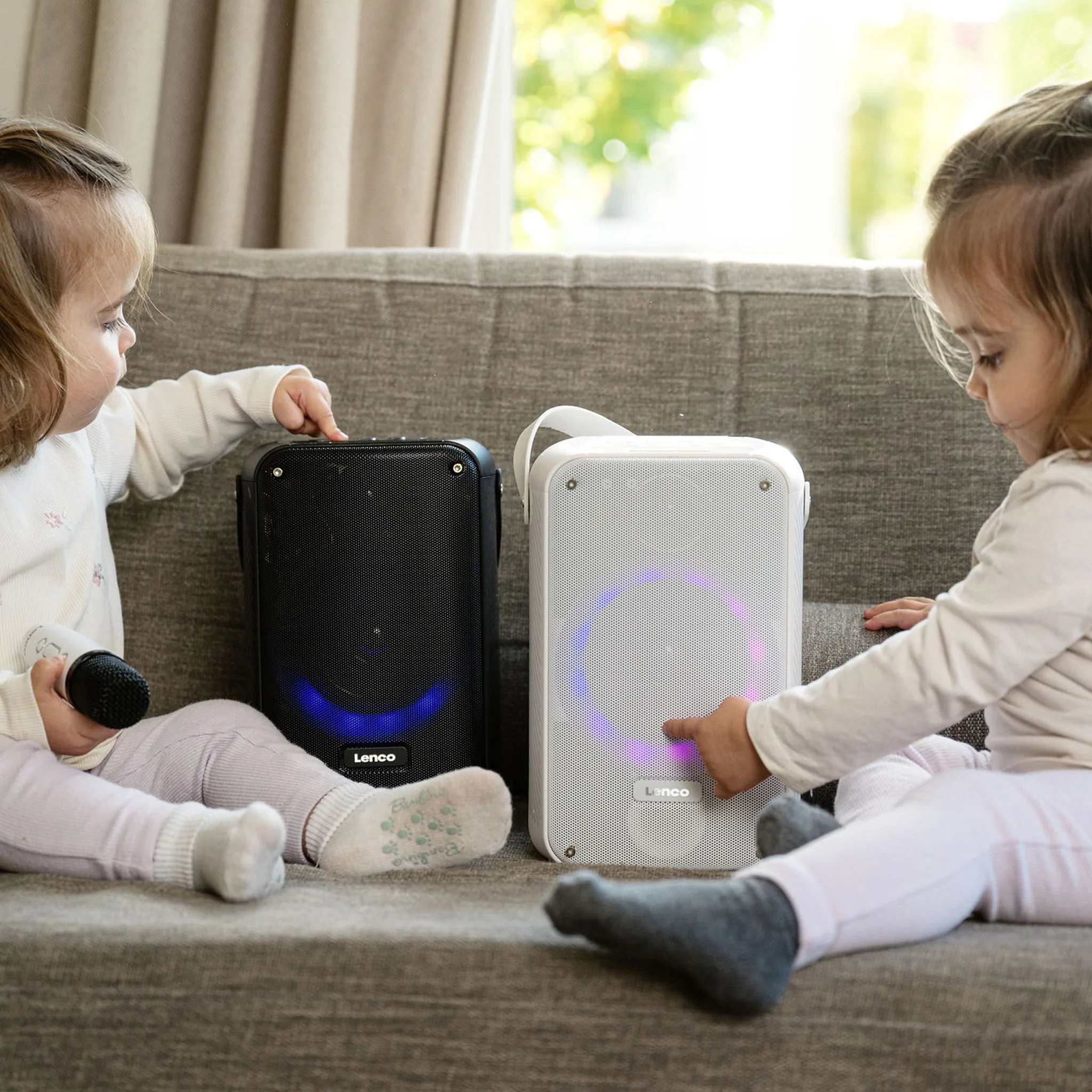 LENCO BTC-060WH - Ensemble de karaoké avec Bluetooth®, batterie rechargeable, microphone karaoké sans fil et éclairage LED disco - Blanc - Image 20