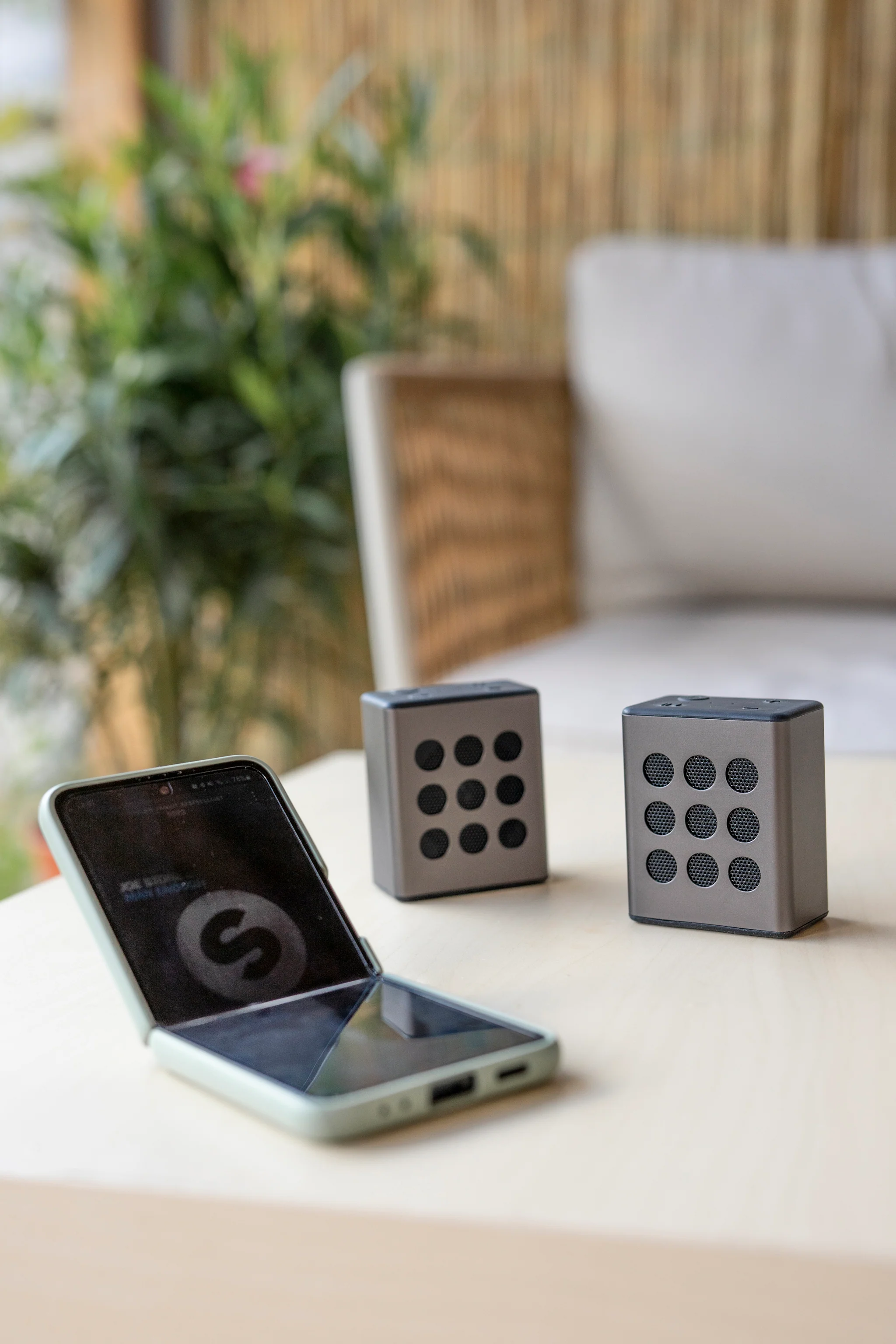 Lenco BTP-200BK - Ensemble d’enceintes stéréo Bluetooth® avec autonomie de 8 heures et accessoires - Gris - Image 14