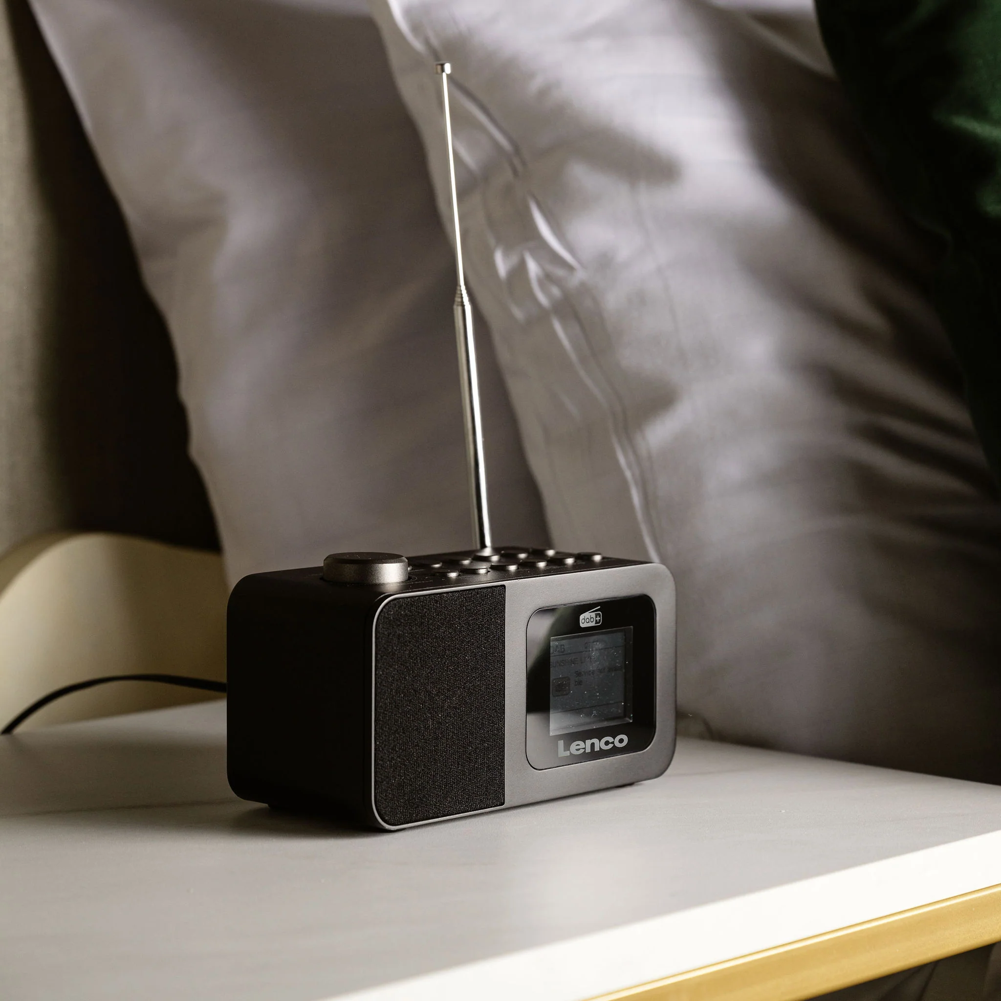 Lenco CR-625BK - Radio réveil DAB+/FM avec écran couleur, mise en veille programmable et fonction double alarme - Noir - Image 9