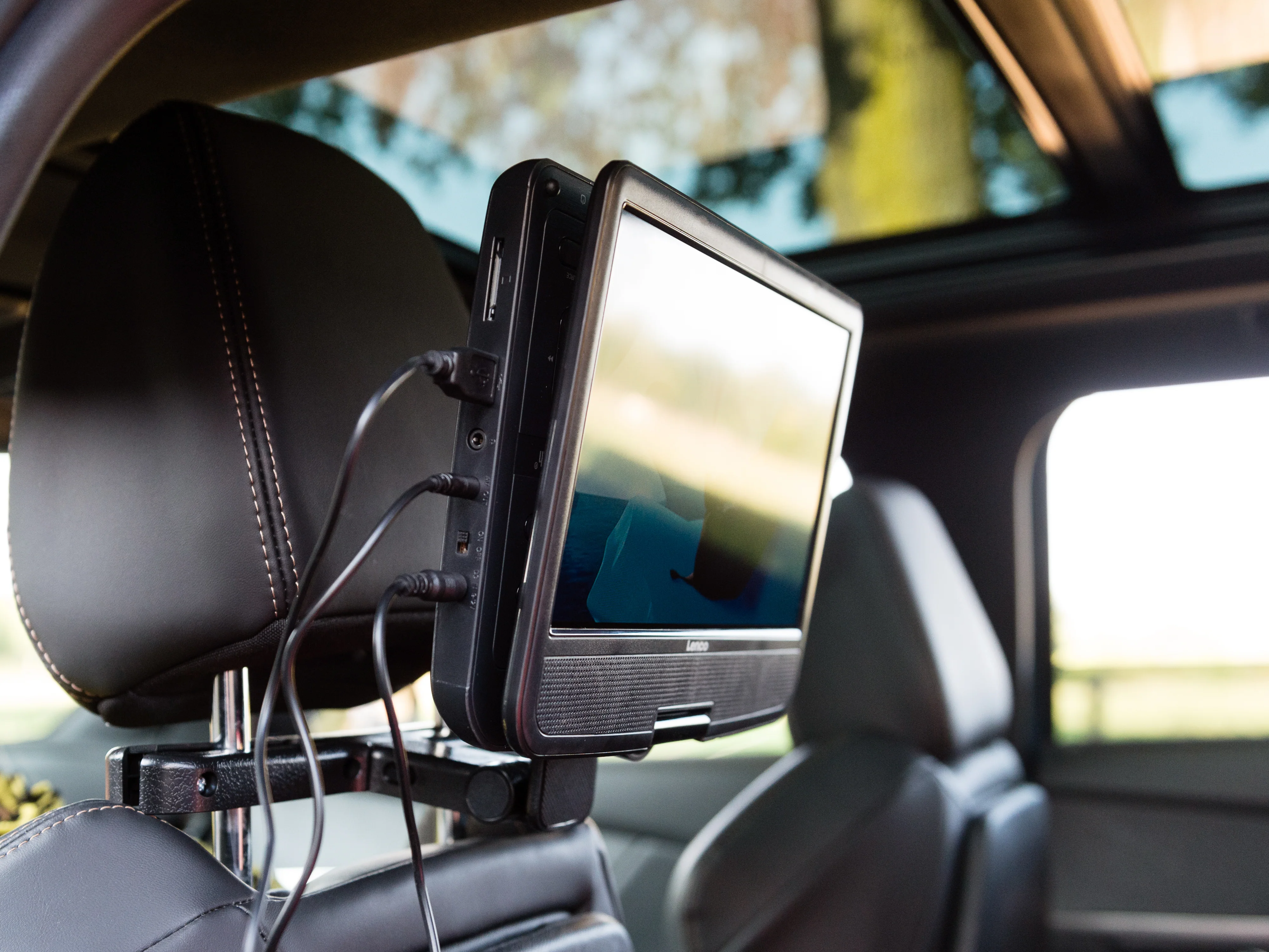 Lenco DVP-1046BK - Deux lecteurs DVD portables de 10 pouces avec batterie rechargeable, deux casques et deux supports de montage pour la voiture - Noir - Image 11