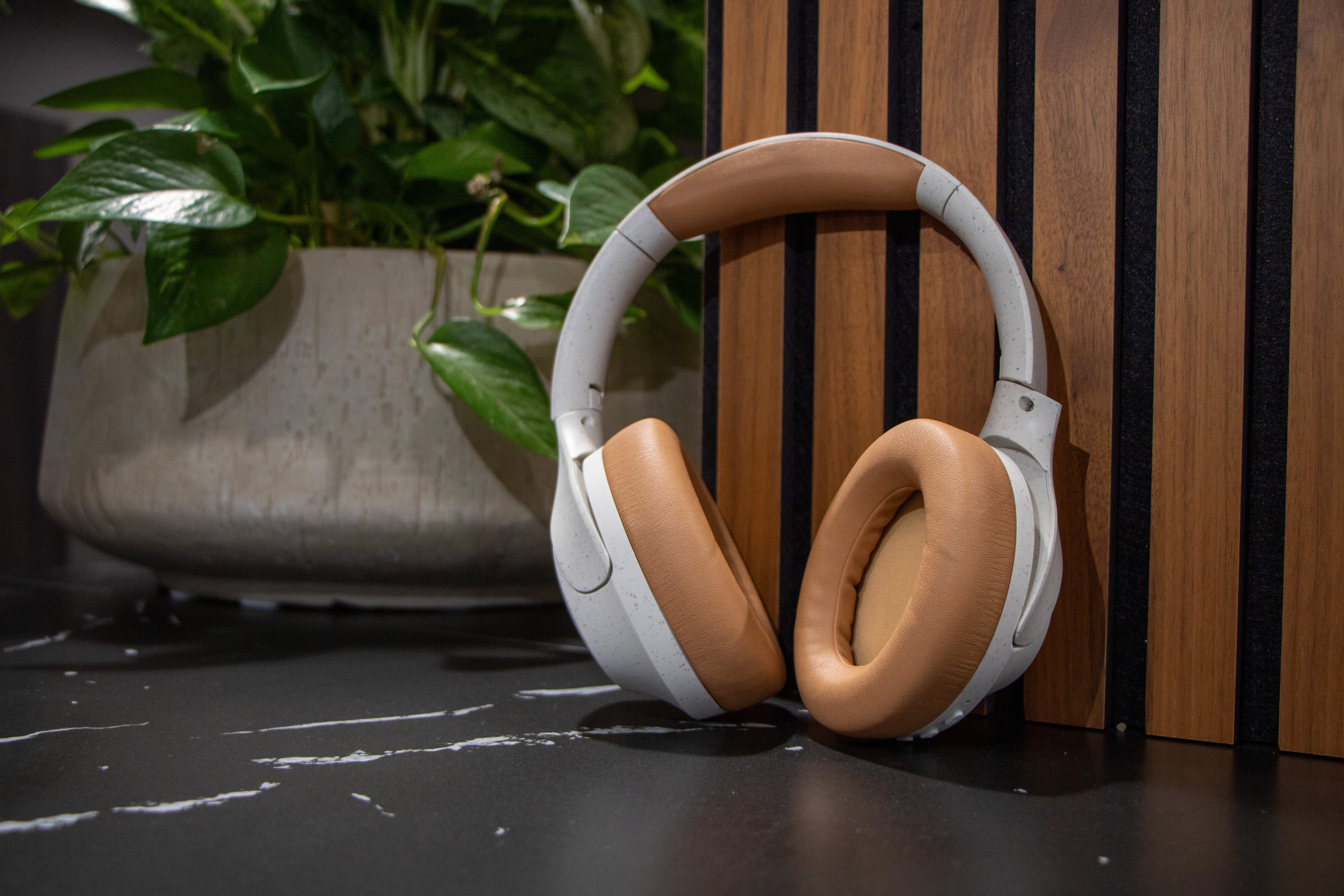 Lenco HPB-830GY - Casque sans fil Bluetooth® avec réduction de bruit active et microphones intégrés - Gris/Blanc - Image 14