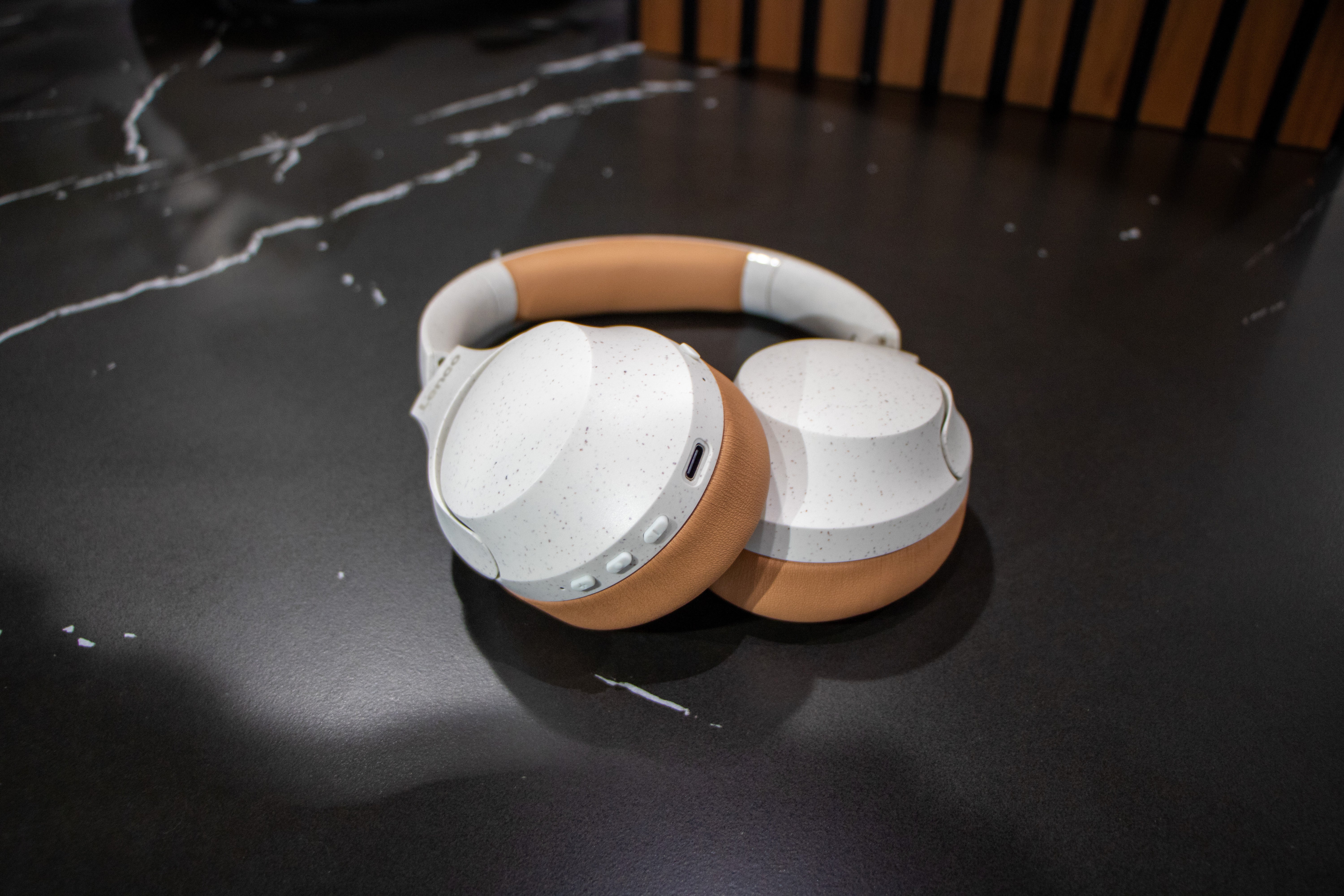 Lenco HPB-830GY - Casque sans fil Bluetooth® avec réduction de bruit active et microphones intégrés - Gris/Blanc - Image 19