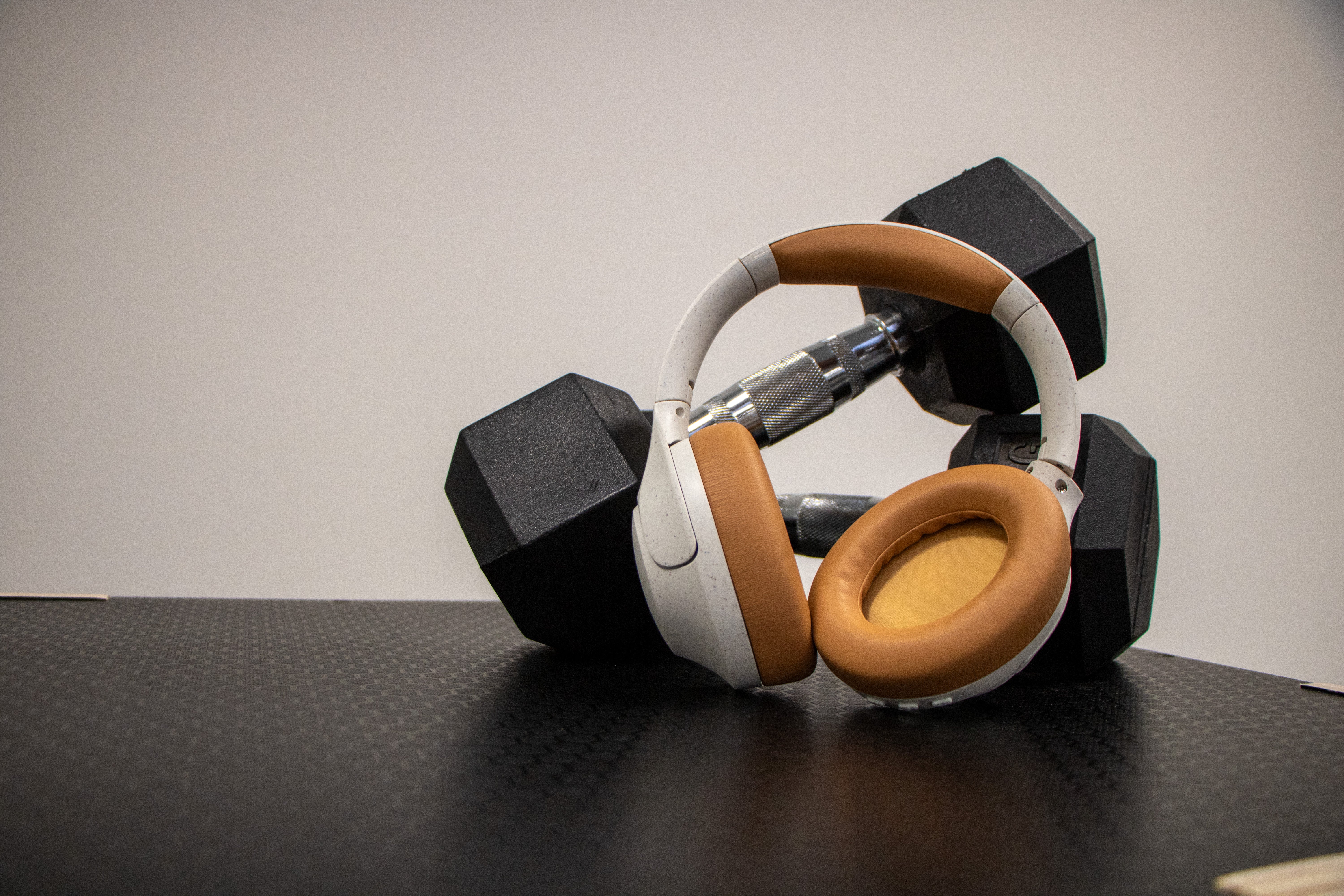 Lenco HPB-830GY - Casque sans fil Bluetooth® avec réduction de bruit active et microphones intégrés - Gris/Blanc - Image 22