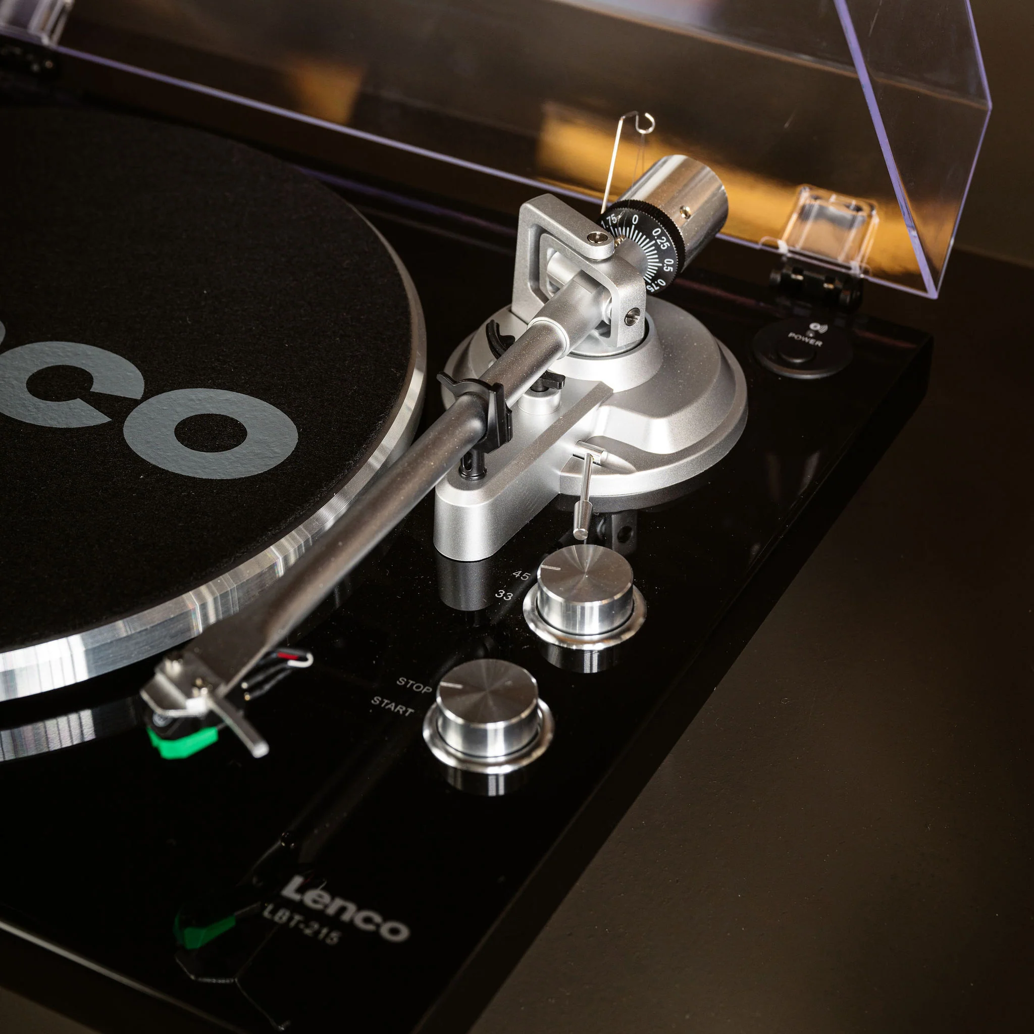 Lenco LBT-215BK - Platine vinyle avec Bluetooth® et plateau tournant, bras de lecture et contrepoids en métal - Couleur Piano Black exclusive - Image 15