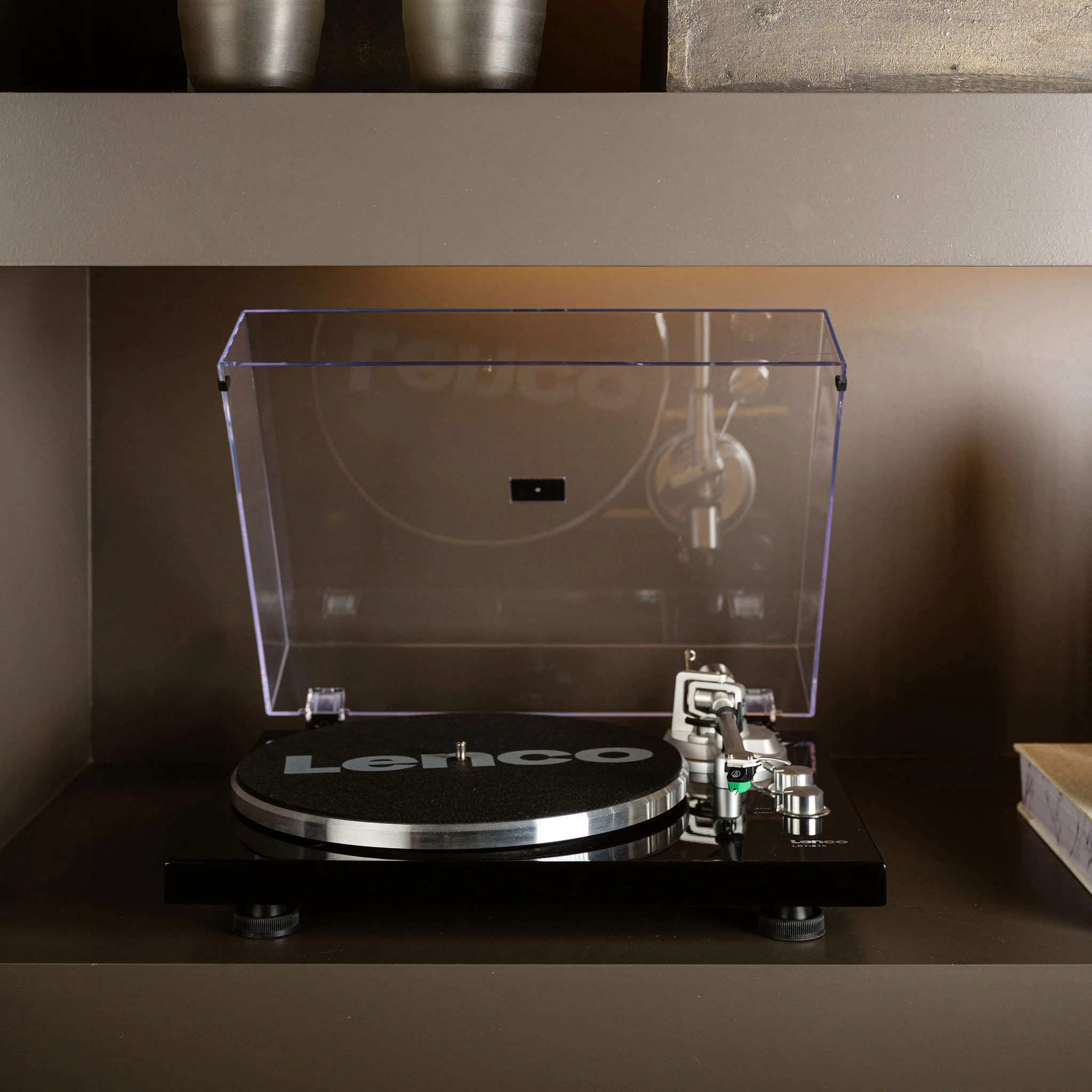 Lenco LBT-215BK - Platine vinyle avec Bluetooth® et plateau tournant, bras de lecture et contrepoids en métal - Couleur Piano Black exclusive - Image 19