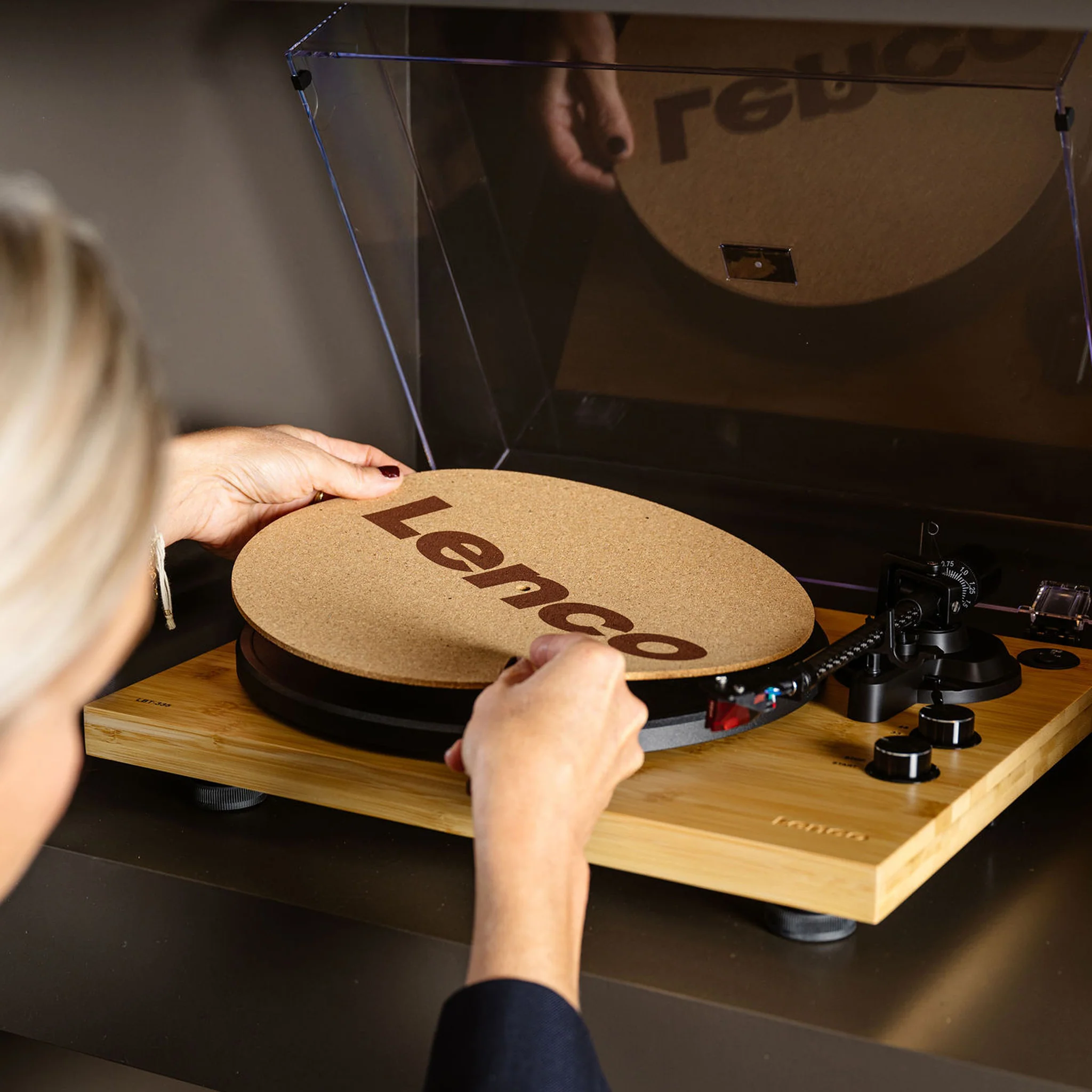 LENCO LBT-335BA - Platine vinyle avec Bluetooth® et cellule Ortofon 2M Red - Bambou - Image 24