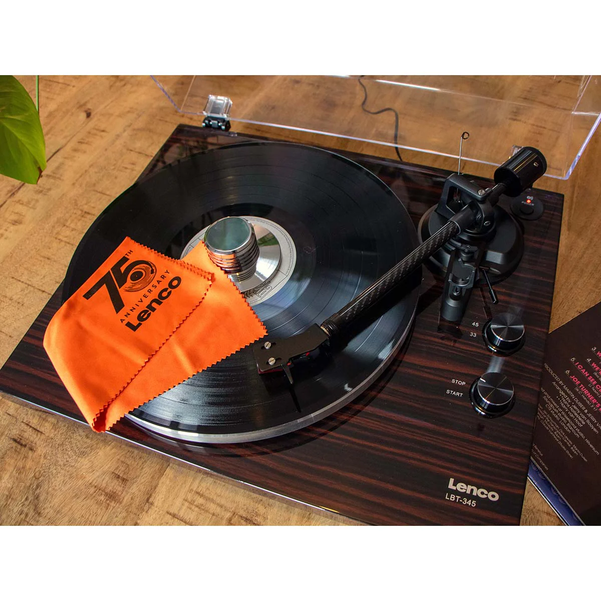 Lenco LBT-345WA - Platine vinyle avec Bluetooth® et cellule Ortofon 2M Red, stabilisateur de plateau chromé inclus - Noyer - Image 16