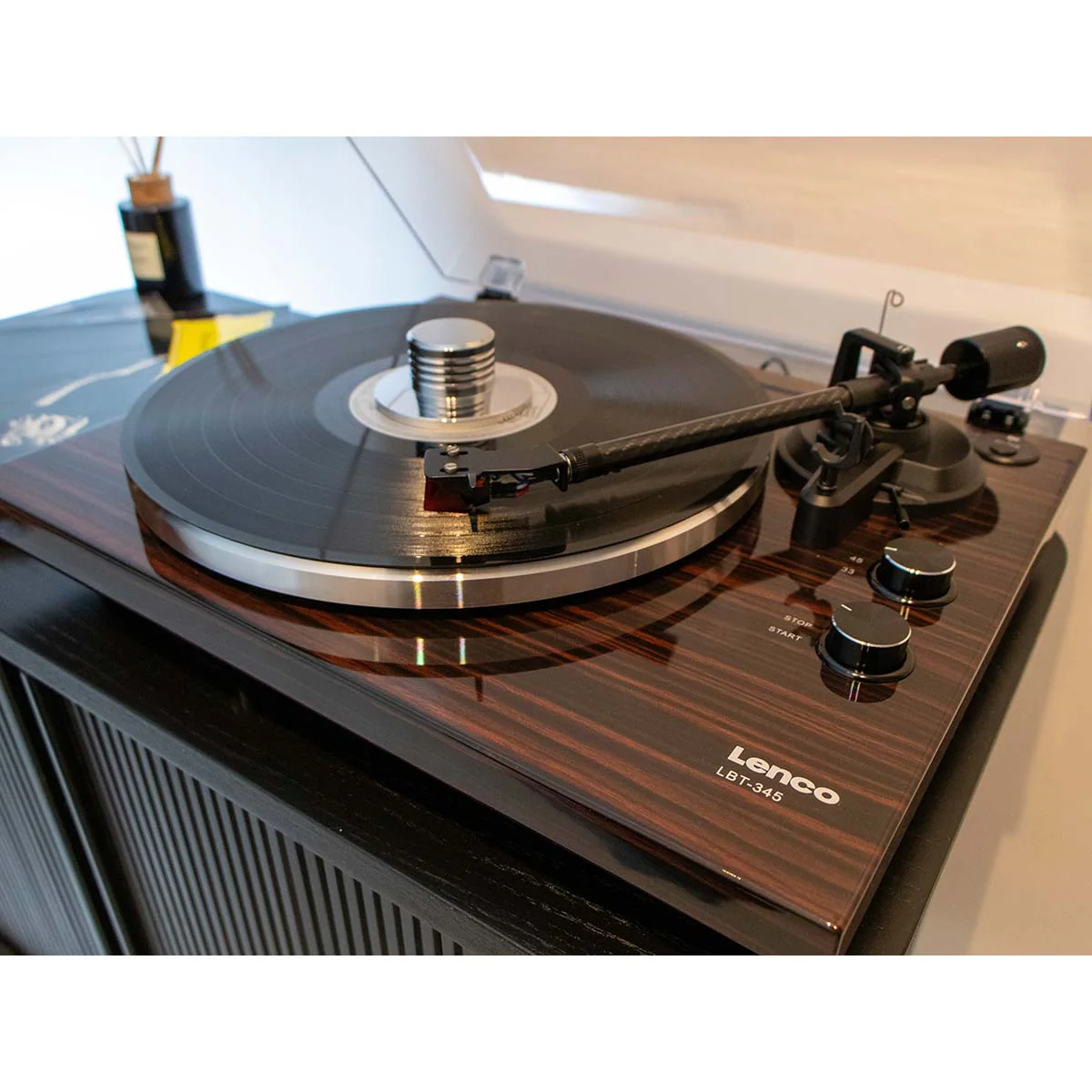 Lenco LBT-345WA - Platine vinyle avec Bluetooth® et cellule Ortofon 2M Red, stabilisateur de plateau chromé inclus - Noyer - Image 17