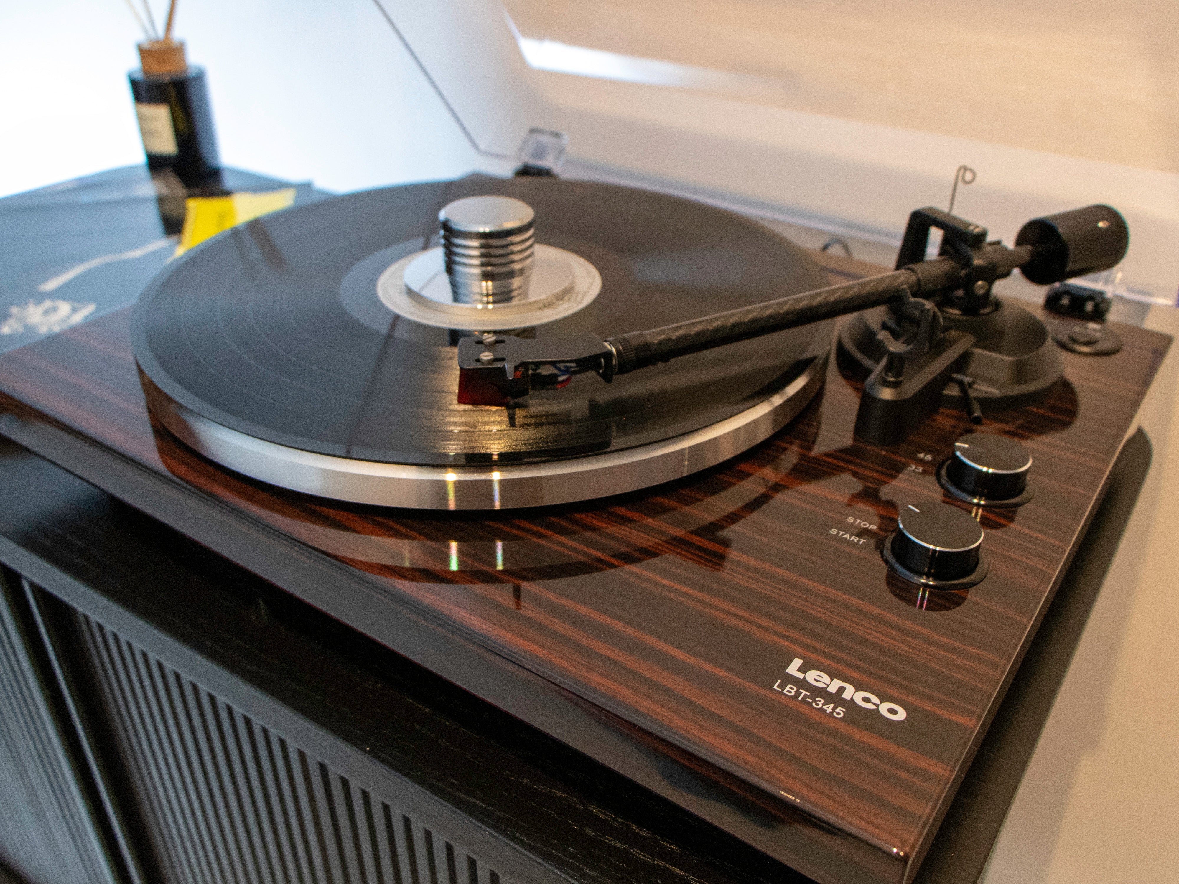 Lenco LBT-345WA - Platine vinyle avec Bluetooth® et cellule Ortofon 2M Red, stabilisateur de plateau chromé inclus - Noyer - Image 21