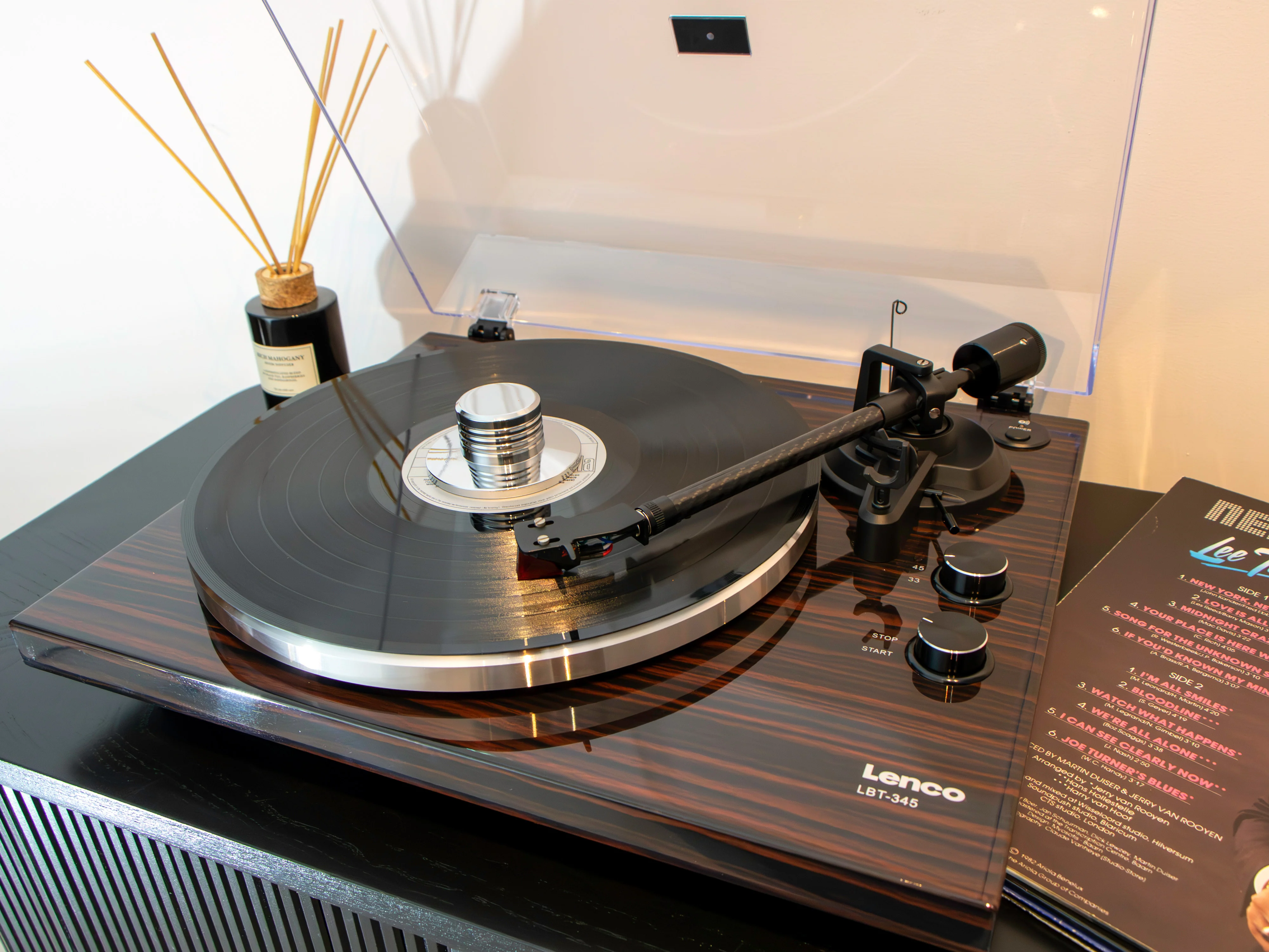 Lenco LBT-345WA - Platine vinyle avec Bluetooth® et cellule Ortofon 2M Red, stabilisateur de plateau chromé inclus - Noyer - Image 27