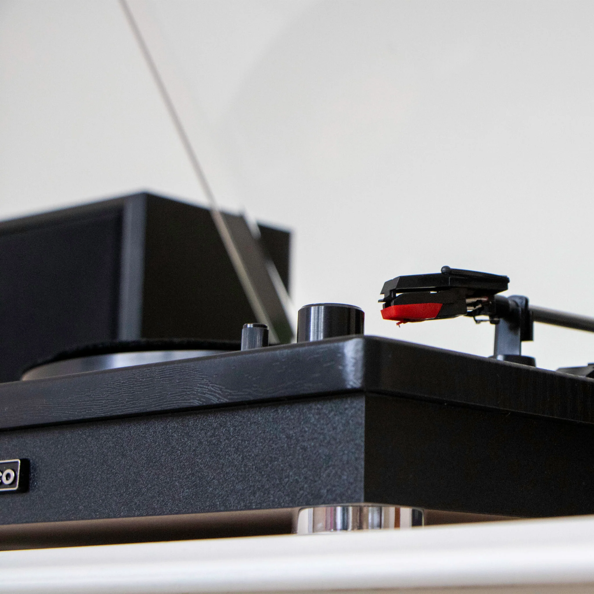 Lenco LS-100BK - Platine vinyle avec réception Bluetooth® et deux enceintes externes - Noir - Image 14