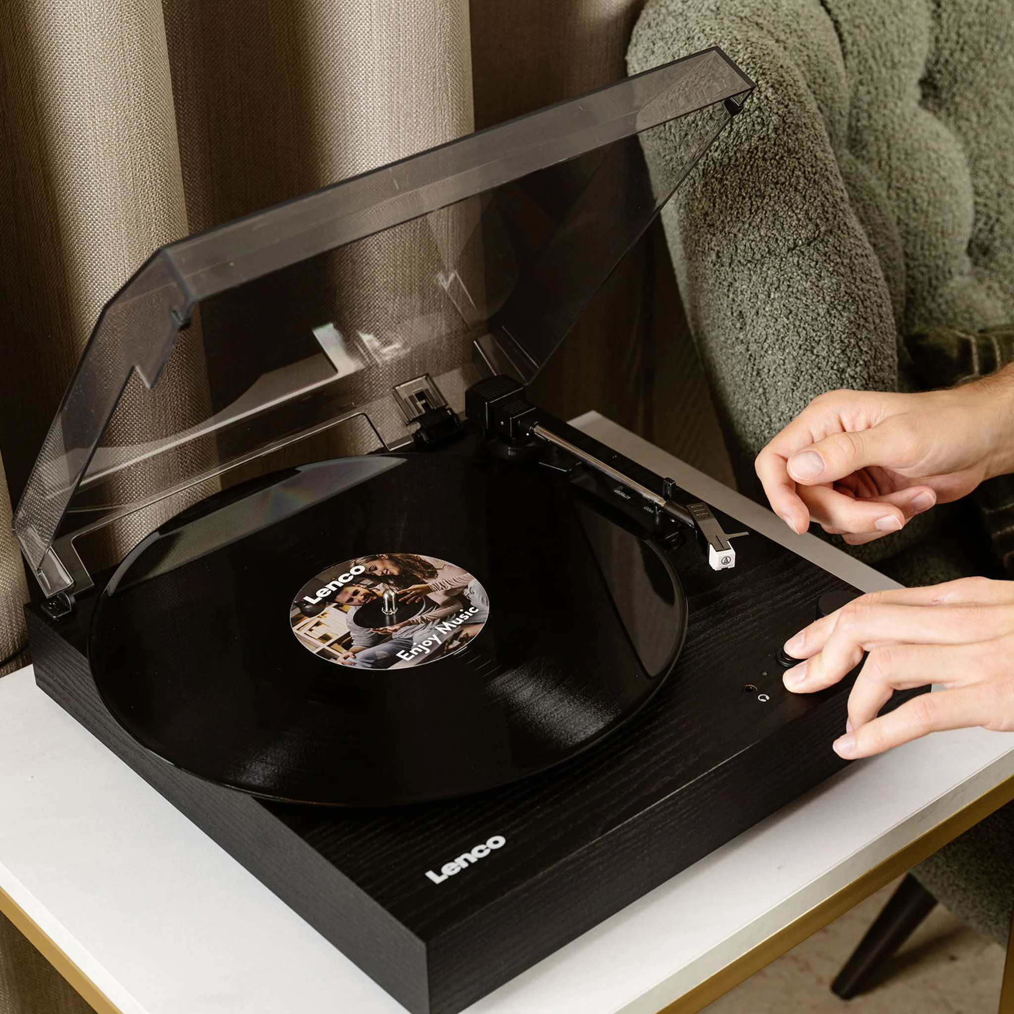 Lenco LS-15BK - Platine vinyle avec Bluetooth®, deux haut-parleurs intégrés et cellule AT3600L - Noir - Image 14