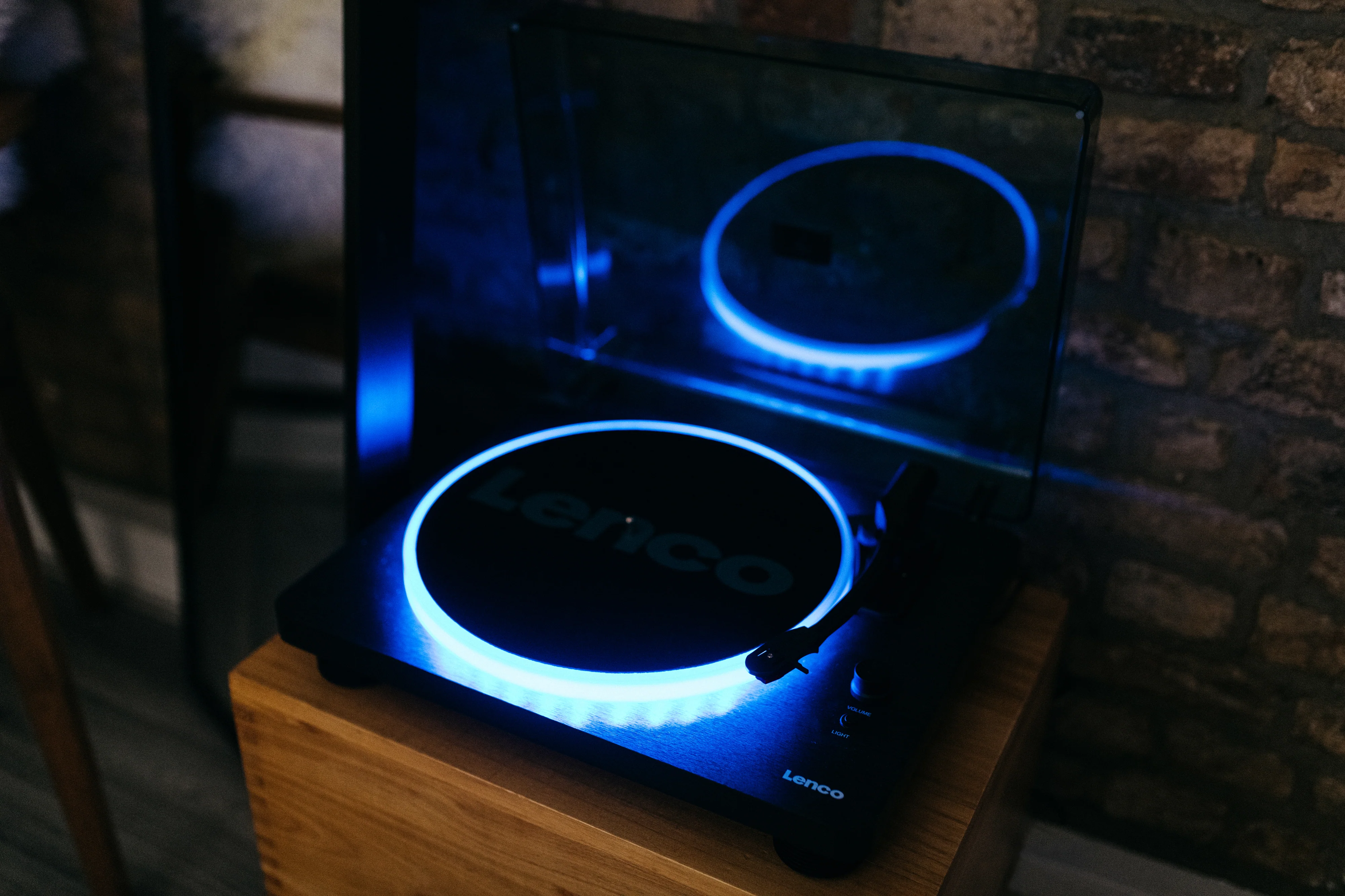 Lenco LS-50LEDBK - Platine vinyle avec haut-parleurs intégrés et éclairage LED - Noir - Image 21