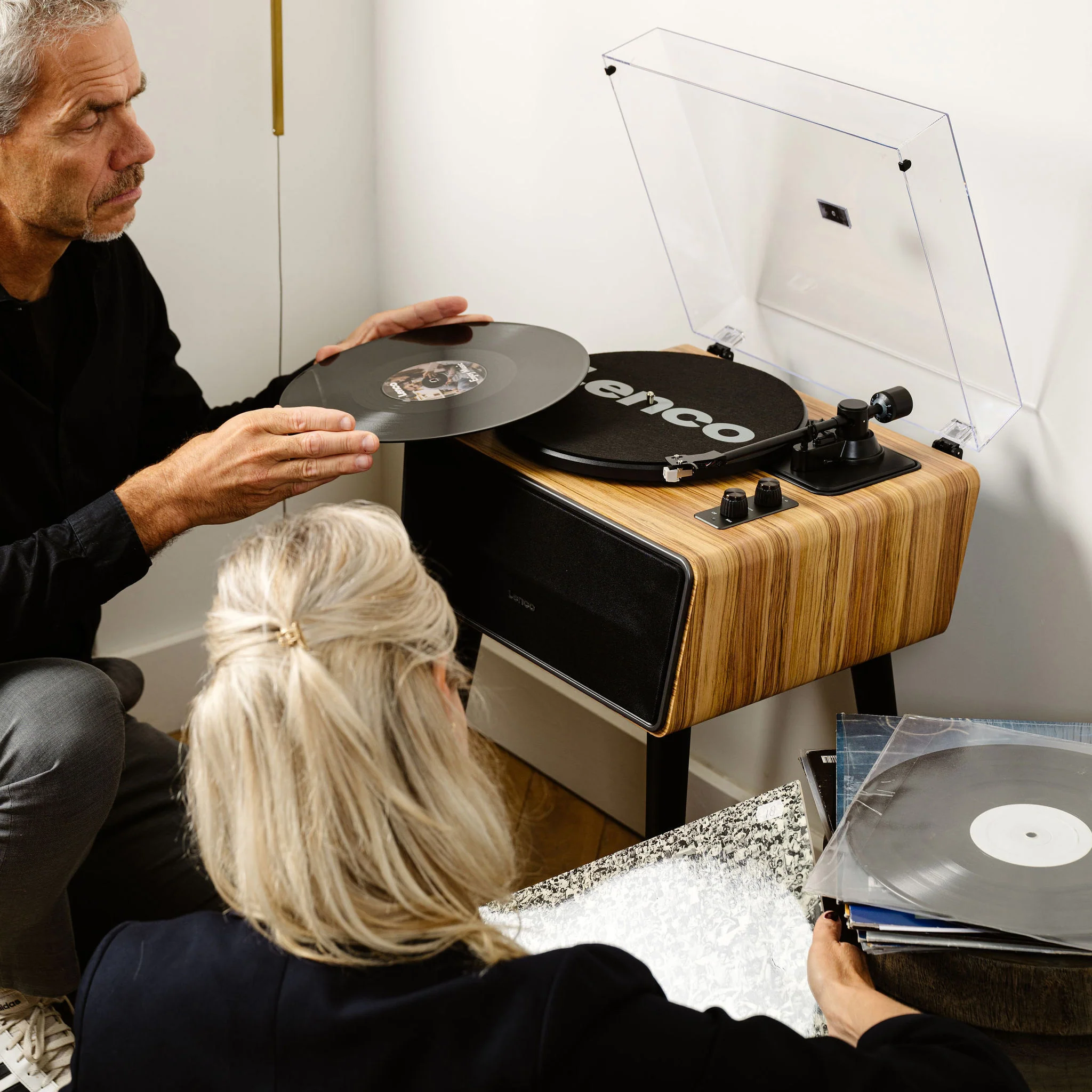 Lenco LS-570OK - Platine vinyle avec haut-parleurs intégrés et Bluetooth® - Platine vinyle sur pieds - Chêne - Image 28
