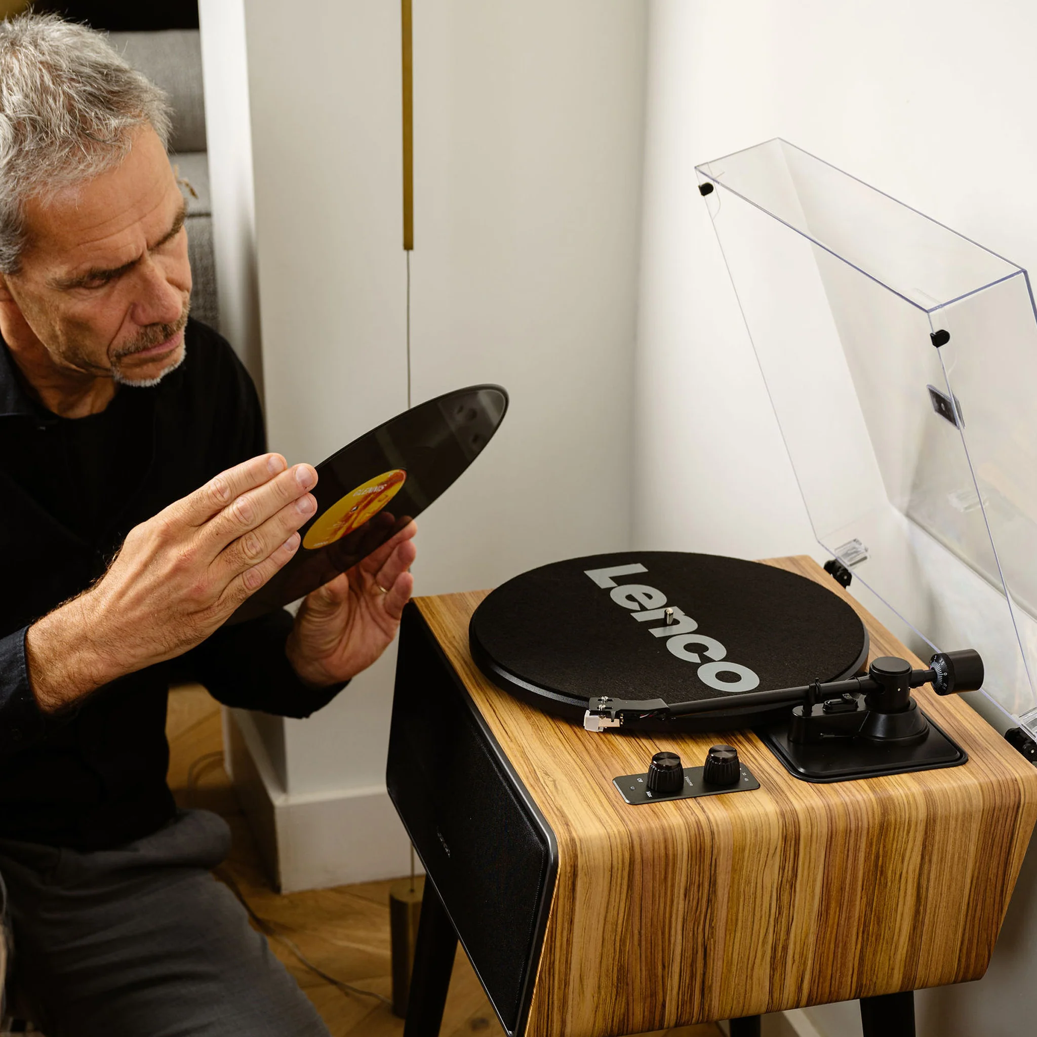 Lenco LS-570OK - Platine vinyle avec haut-parleurs intégrés et Bluetooth® - Platine vinyle sur pieds - Chêne - Image 29