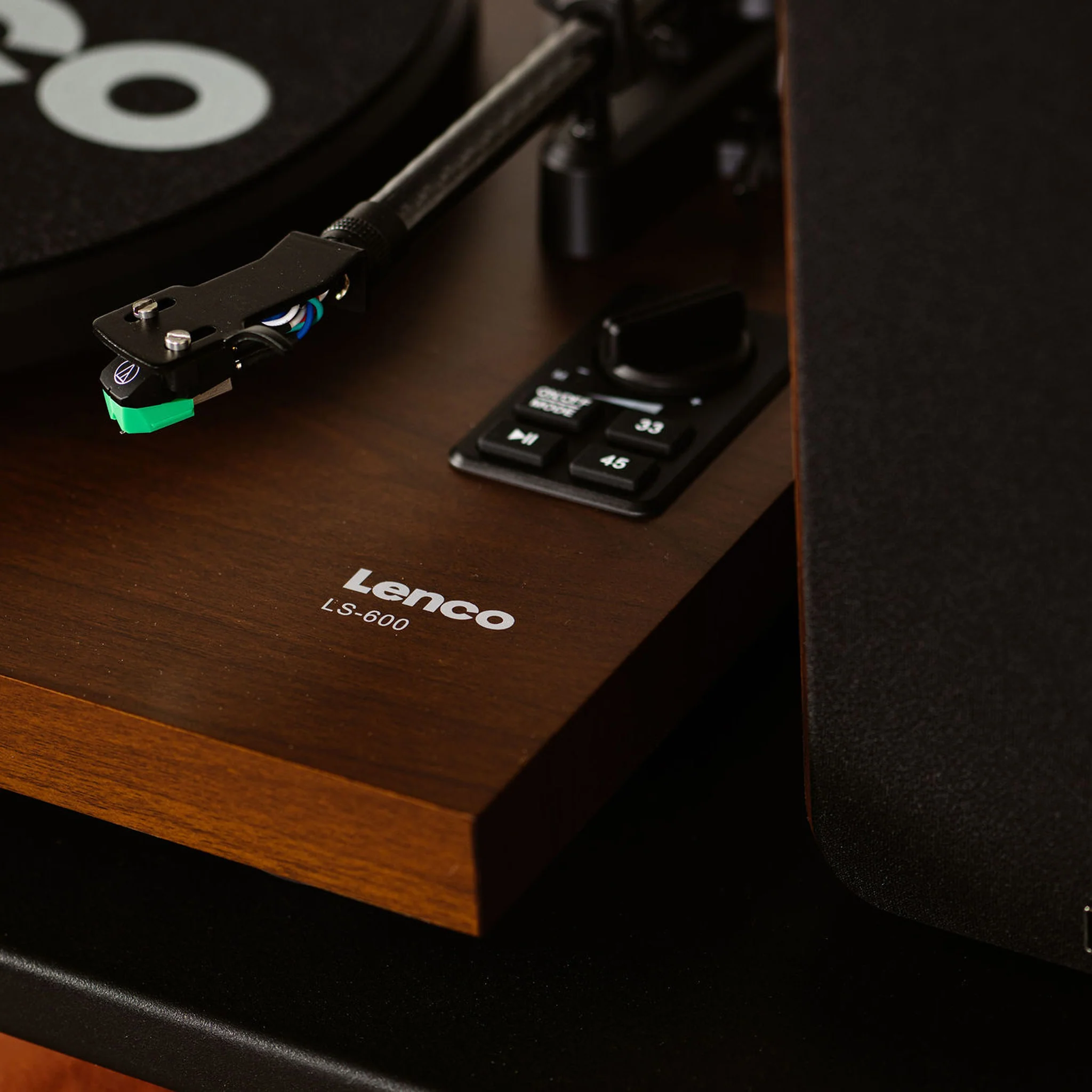 Lenco LS-600WA -Tourne-disque avec amplificateur intégré et Bluetooth® plus 2 haut-parleurs externes - Noyer - Image 28