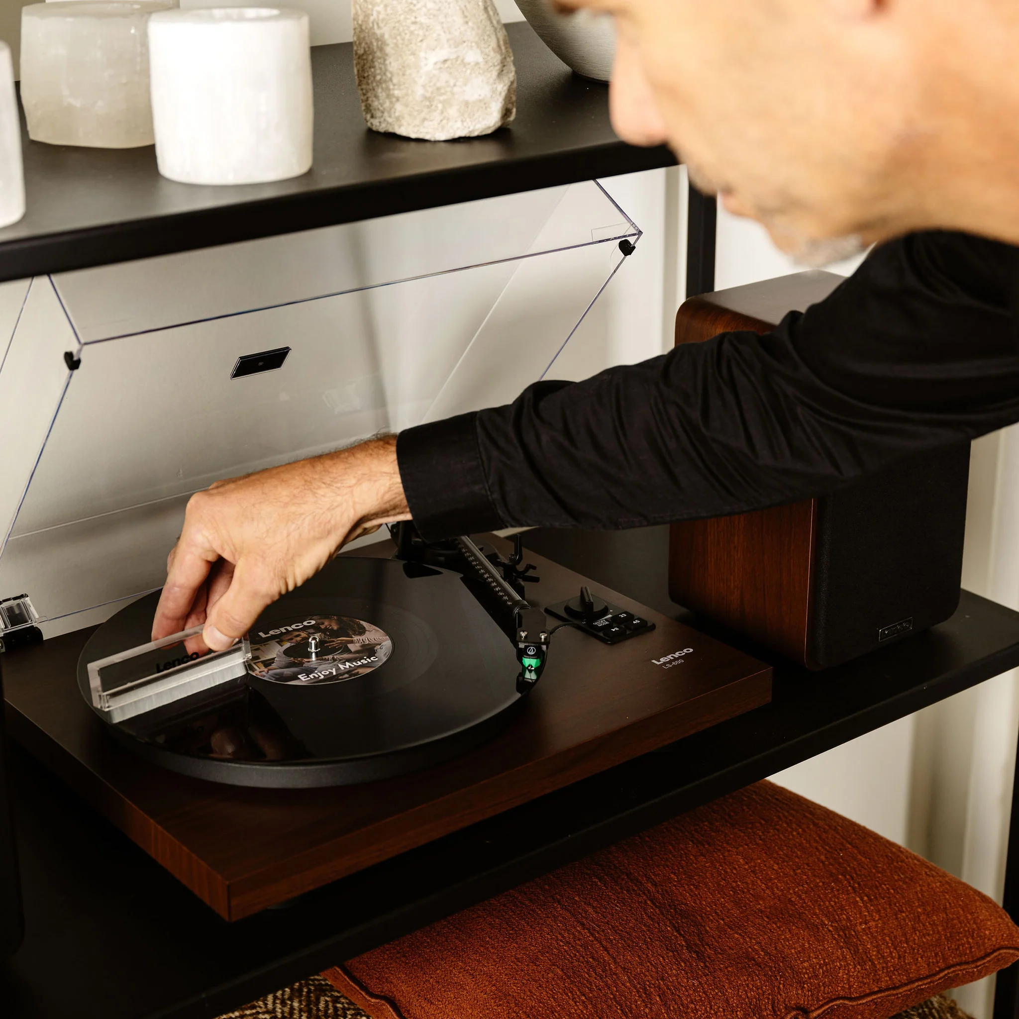 Lenco LS-600WA -Tourne-disque avec amplificateur intégré et Bluetooth® plus 2 haut-parleurs externes - Noyer - Image 29