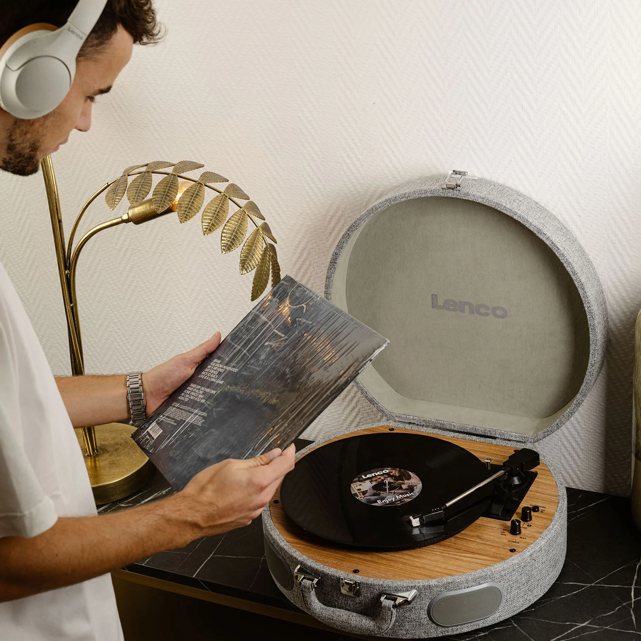 Lenco LS-66GY - Platine vinyle rétro en bois avec haut-parleurs intégrés, Bluetooth® et cellule AT3600L - Gris - Image 9