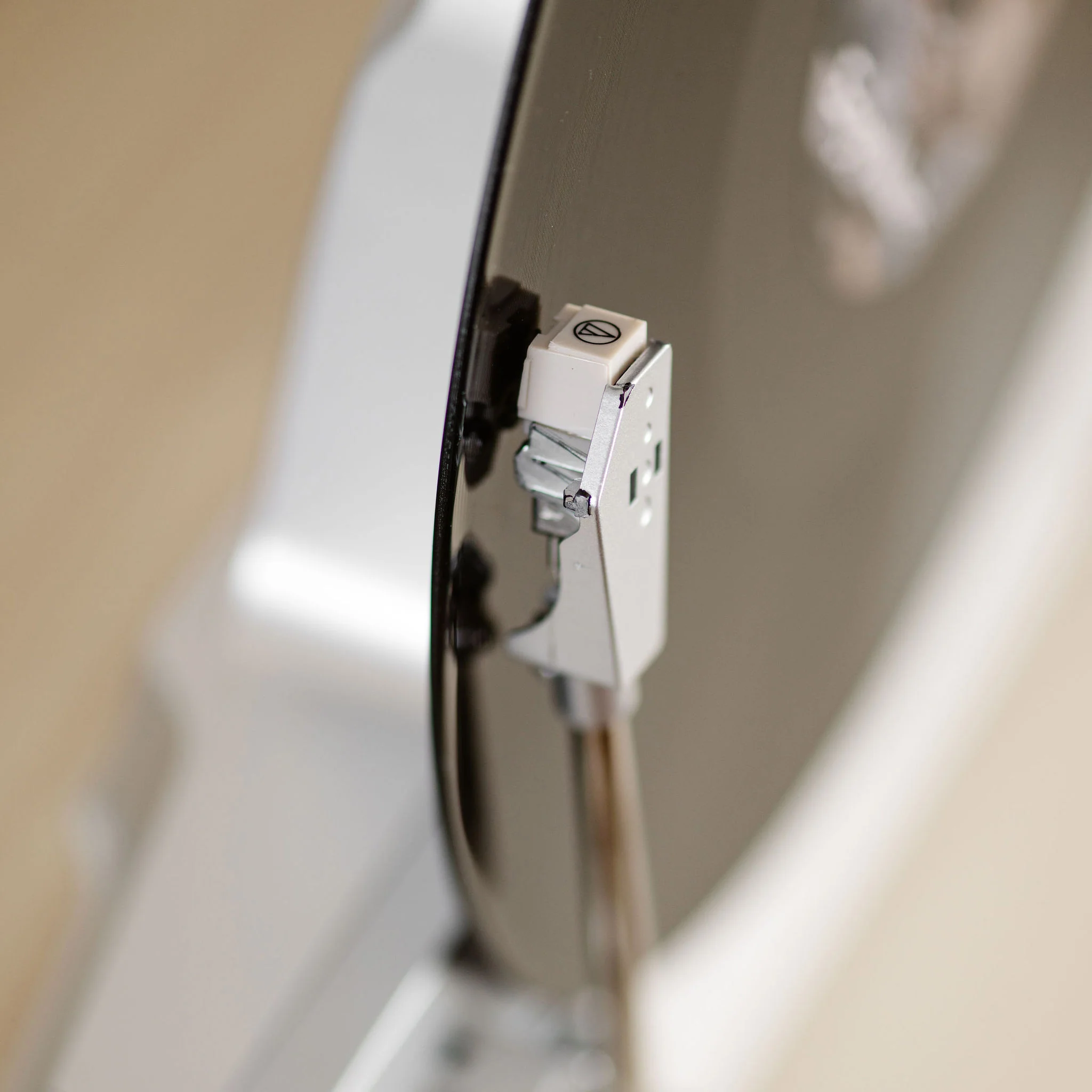 Lenco LSA-071SI - Platine vinyle verticale entièrement automatique avec haut-parleurs intégrés et Bluetooth® - Argent - Image 20