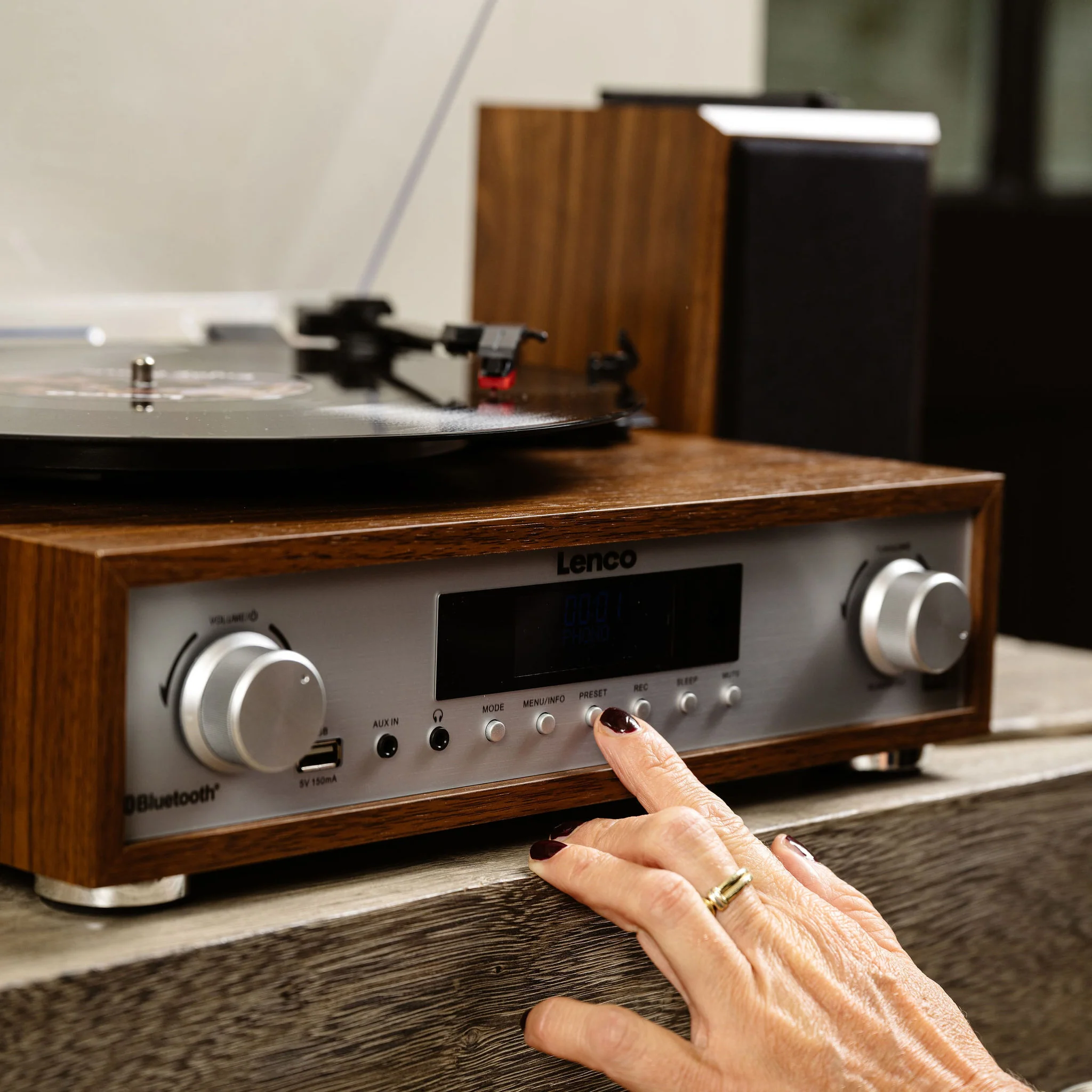 Lenco MC-160WD - Ensemble stéréo HiFi avec platine vinyle, radio DAB+/FM et Bluetooth® - Bois - Image 16