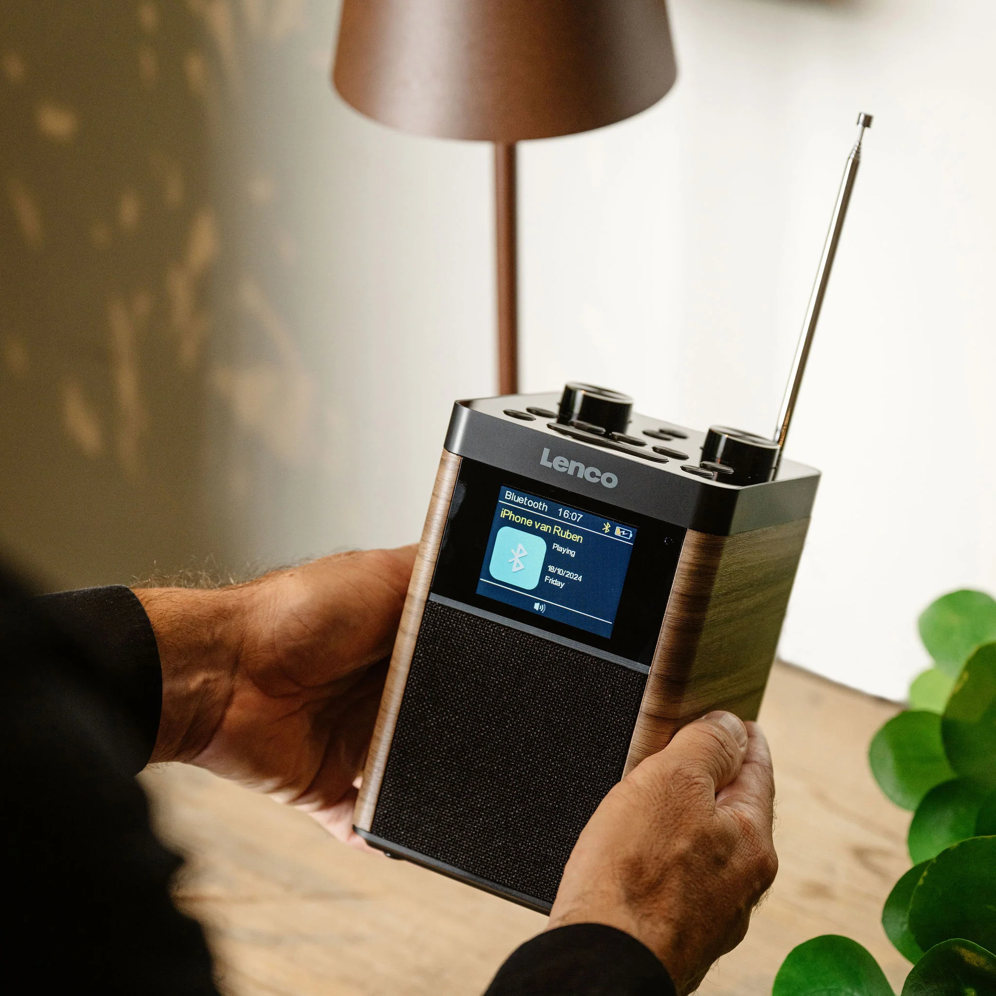 Lenco PDR-060WD - Radio portable DAB+/FM Bluetooth, haut-parleur 10W, batterie 14H - Noir - Image 14