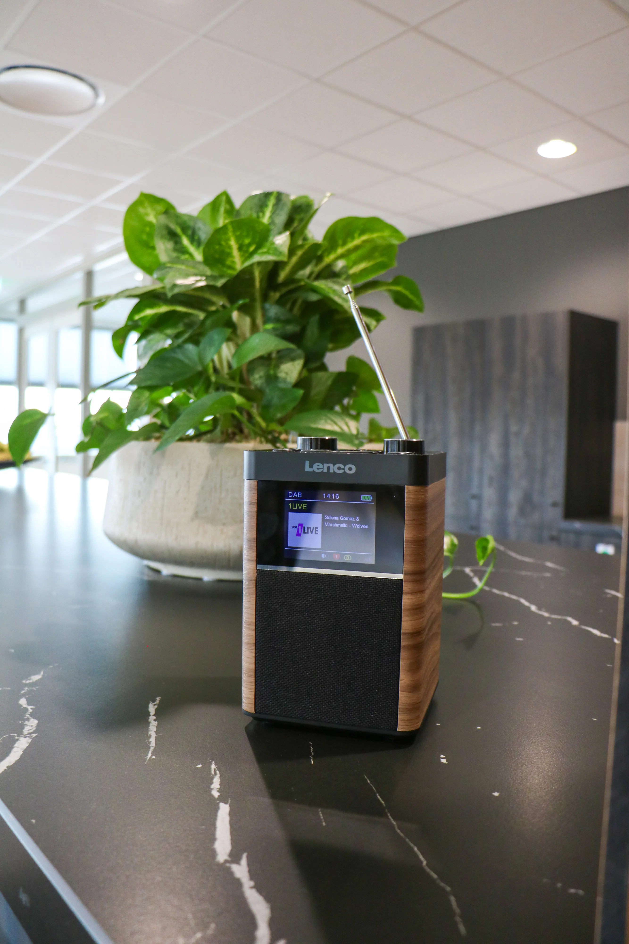Lenco PDR-060WD - Radio portable DAB+/FM Bluetooth, haut-parleur 10W, batterie 14H - Noir - Image 24