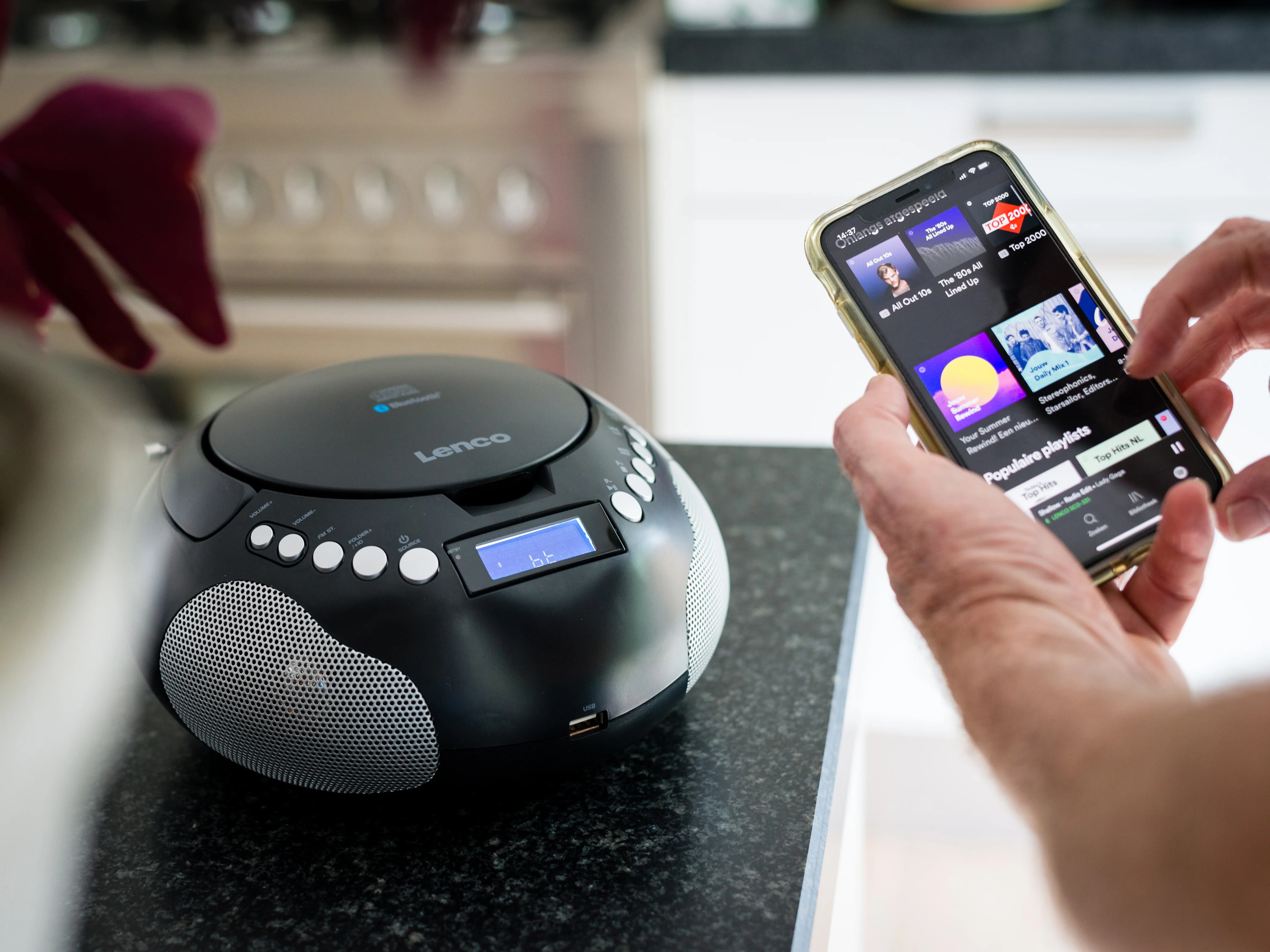 Lenco SCD-331BK - Radio et lecteur CD/MP3 portable avec USB et Bluetooth® - Radio alimentée par batterie ou par secteur - Image 12