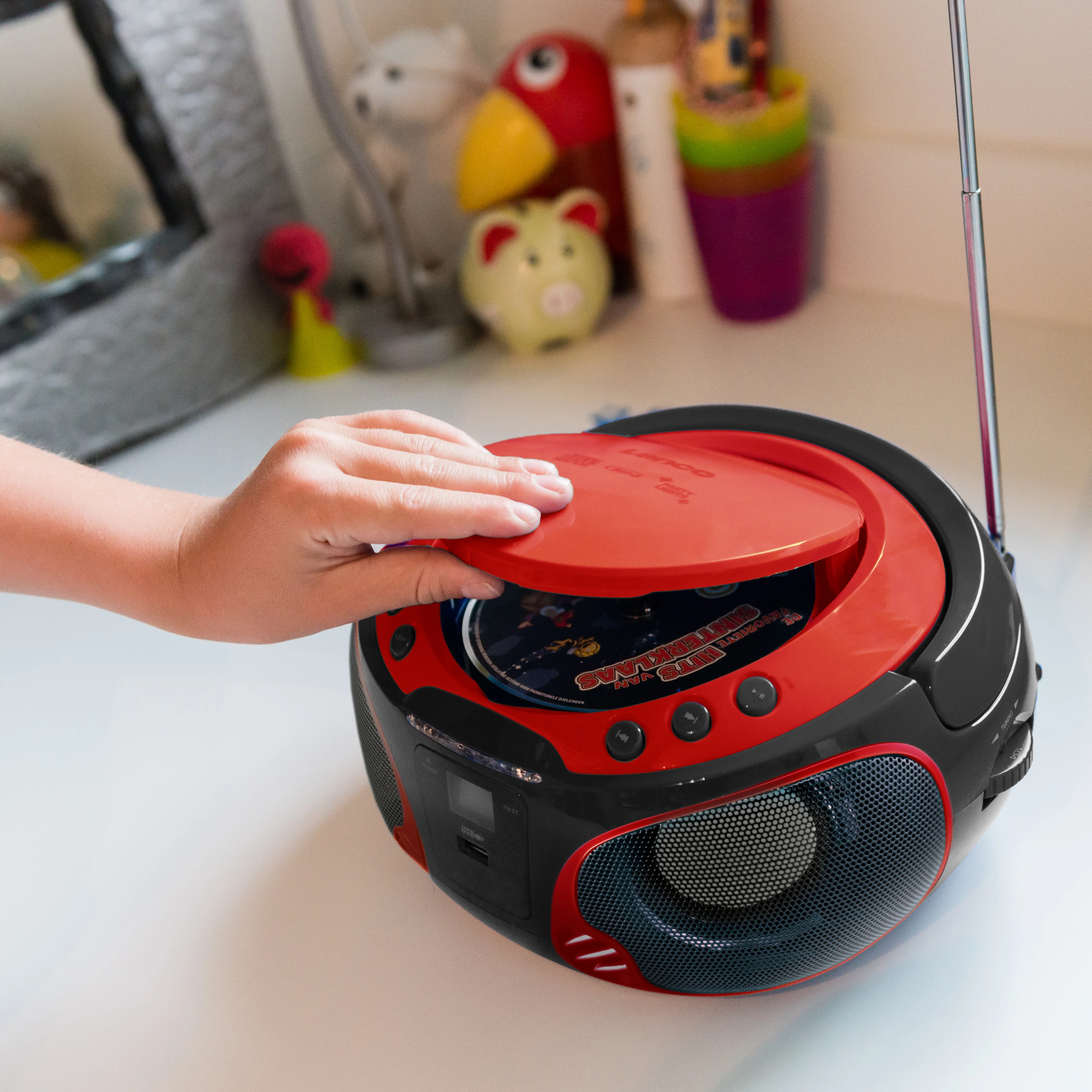 Lenco SCD-550RD - Radio FM et lecteur CD/MP3/USB/Bluetooth® portable avec éclairage LED - Rouge - Image 11