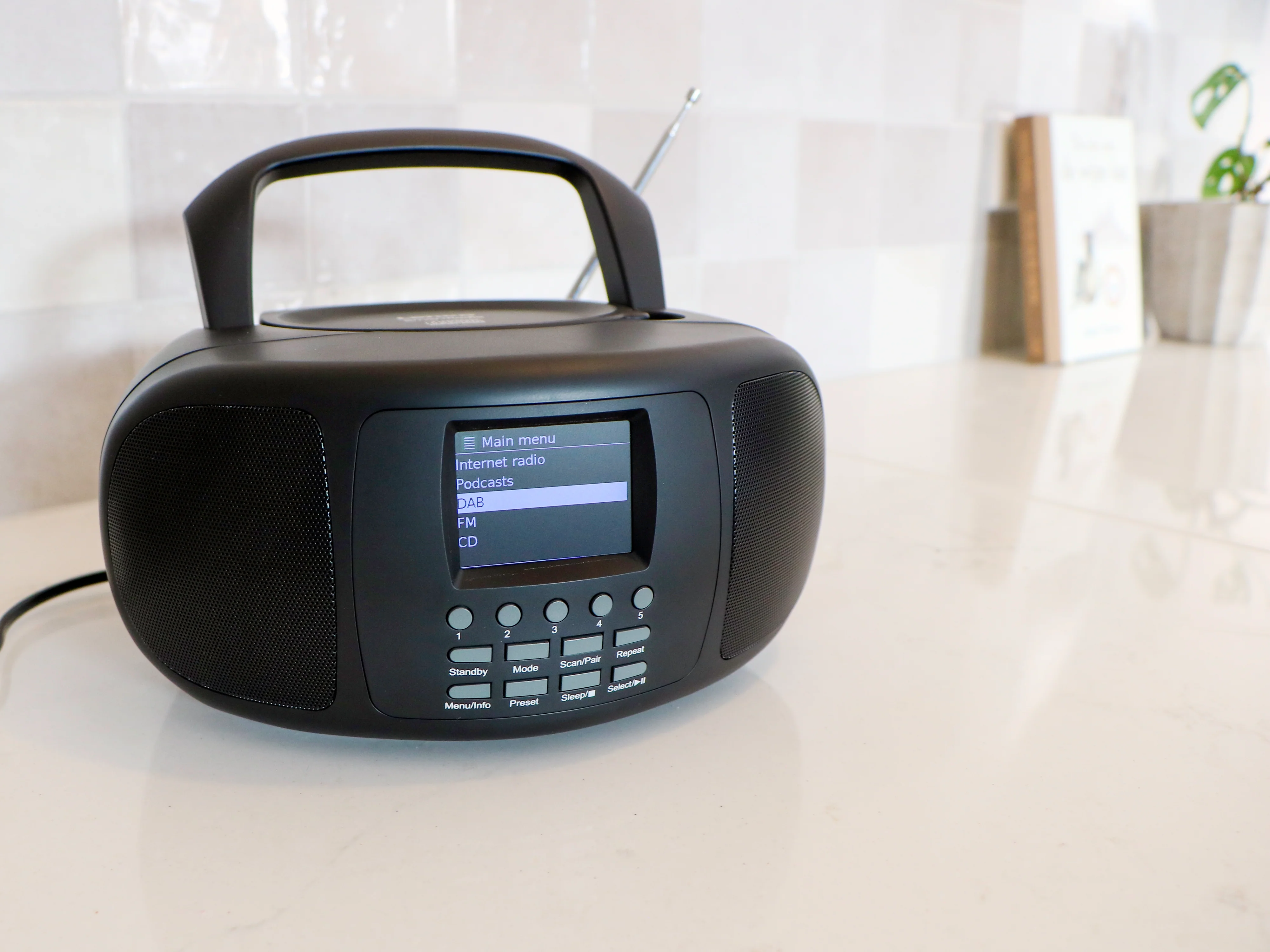 Lenco SCD-6000BK - Radio Internet portable avec DAB+/FM, Bluetooth®, lecteur CD et grand écran LCD couleur - Noir - Image 18