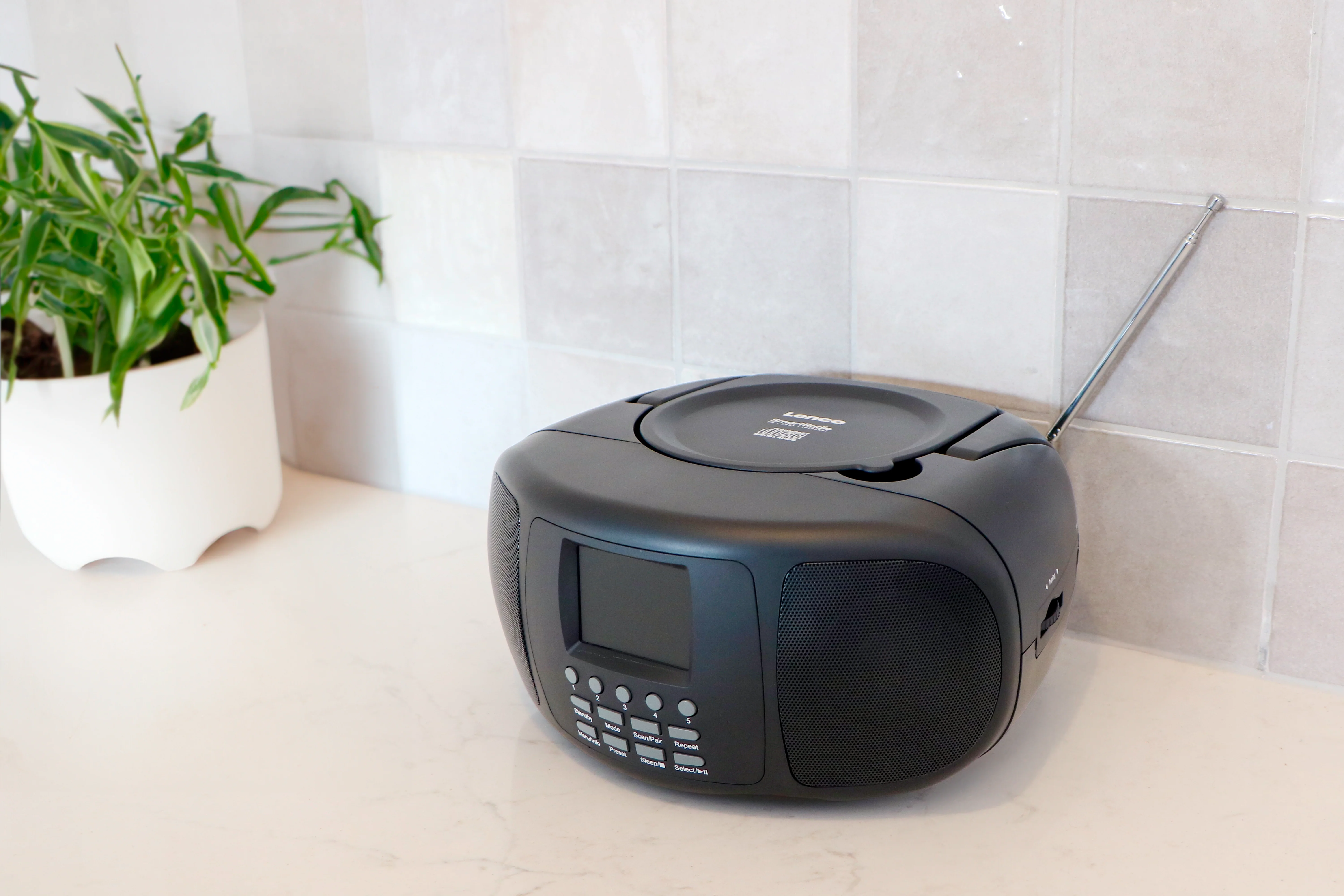 Lenco SCD-6000BK - Radio Internet portable avec DAB+/FM, Bluetooth®, lecteur CD et grand écran LCD couleur - Noir - Image 19
