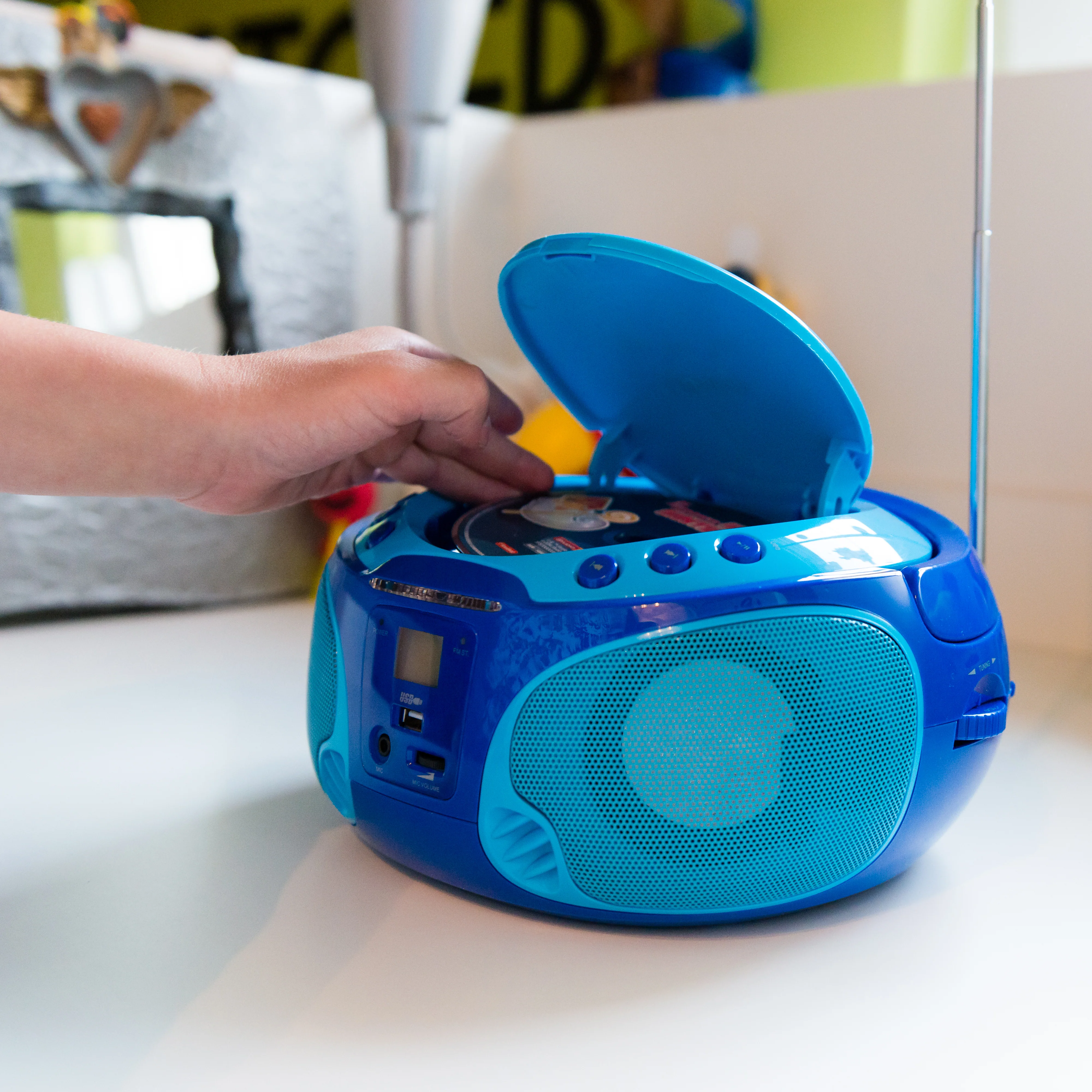 Lenco SCD-650BU - Radio FM et lecteur CD/MP3/USB portable avec microphone et effets lumineux - Bleu - Image 16