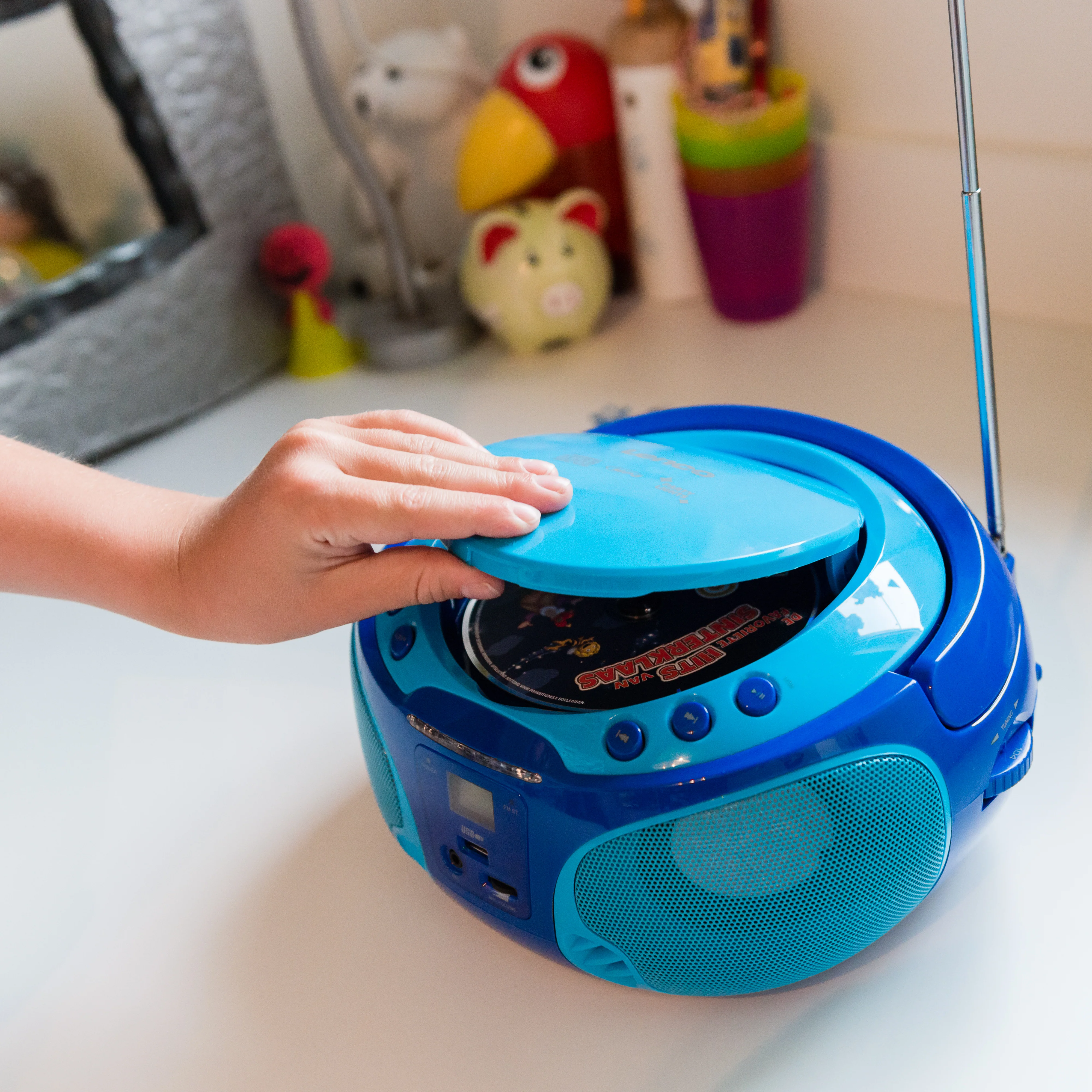 Lenco SCD-650BU - Radio FM et lecteur CD/MP3/USB portable avec microphone et effets lumineux - Bleu - Image 17