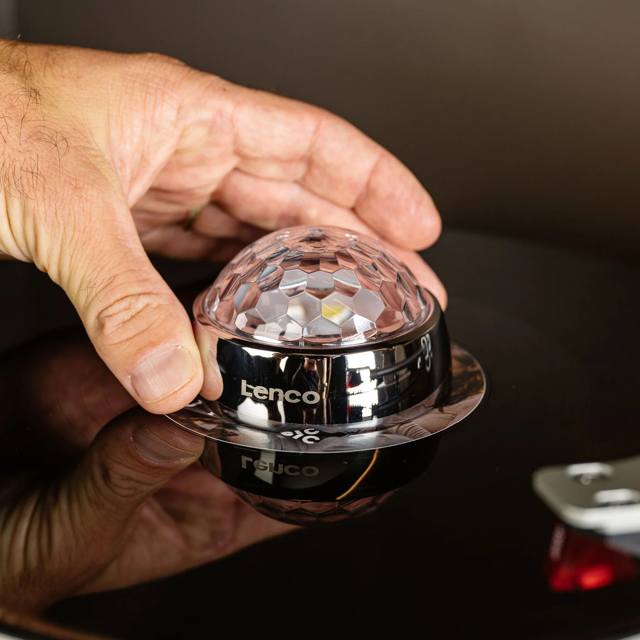 Lenco TTA-080SI - Stabilisateur vinyle avec effets lumineux RGB - Poids de pression pour platine vinyle de 250 g et boule disco en un – Argent - Image 19