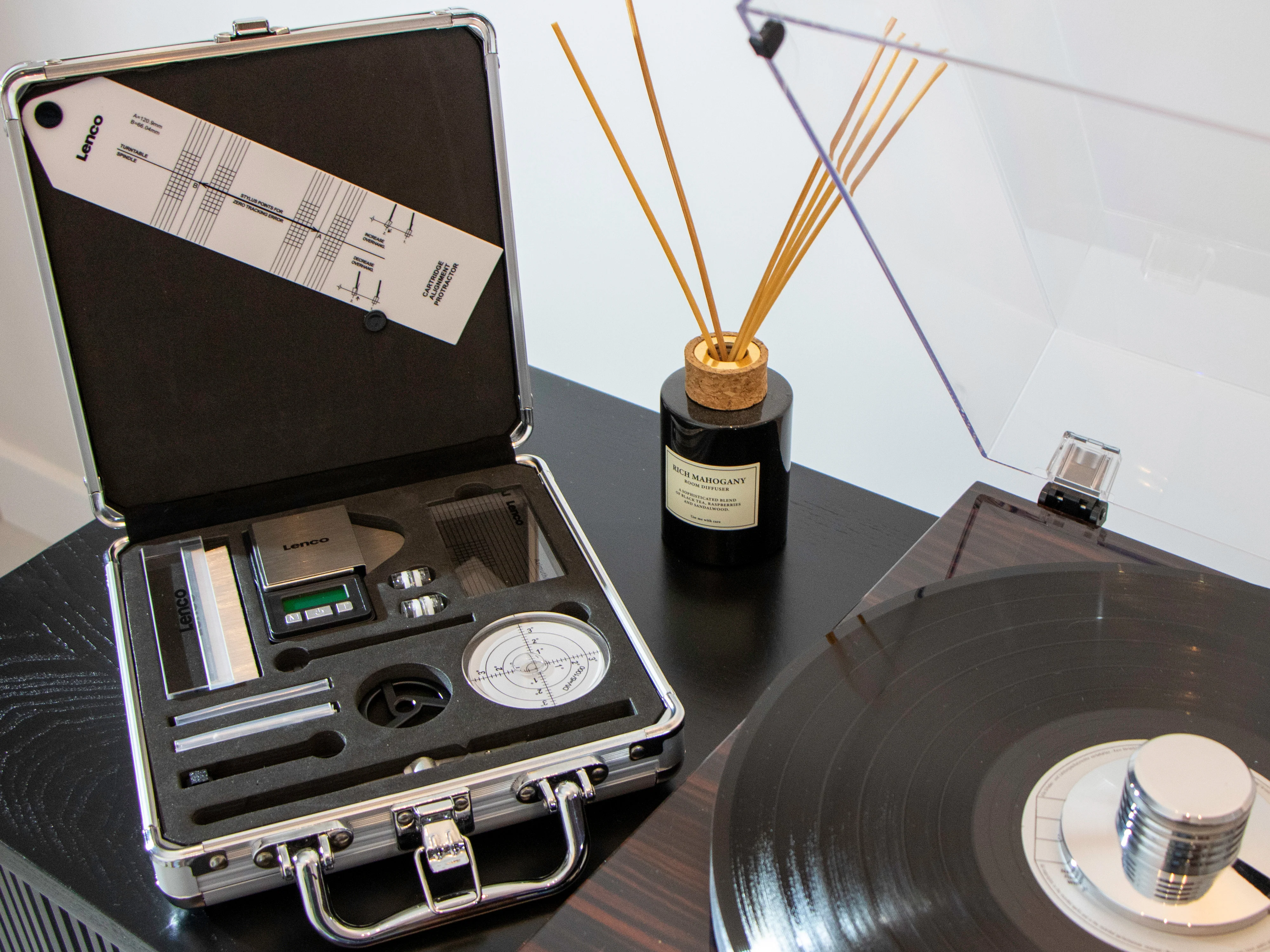 Lenco TTA-12IN1PRO - Set d'accessoires professionnel 12-en-1 pour platine vinyle et kit de nettoyage pour disques vinyles - Argent - Image 30